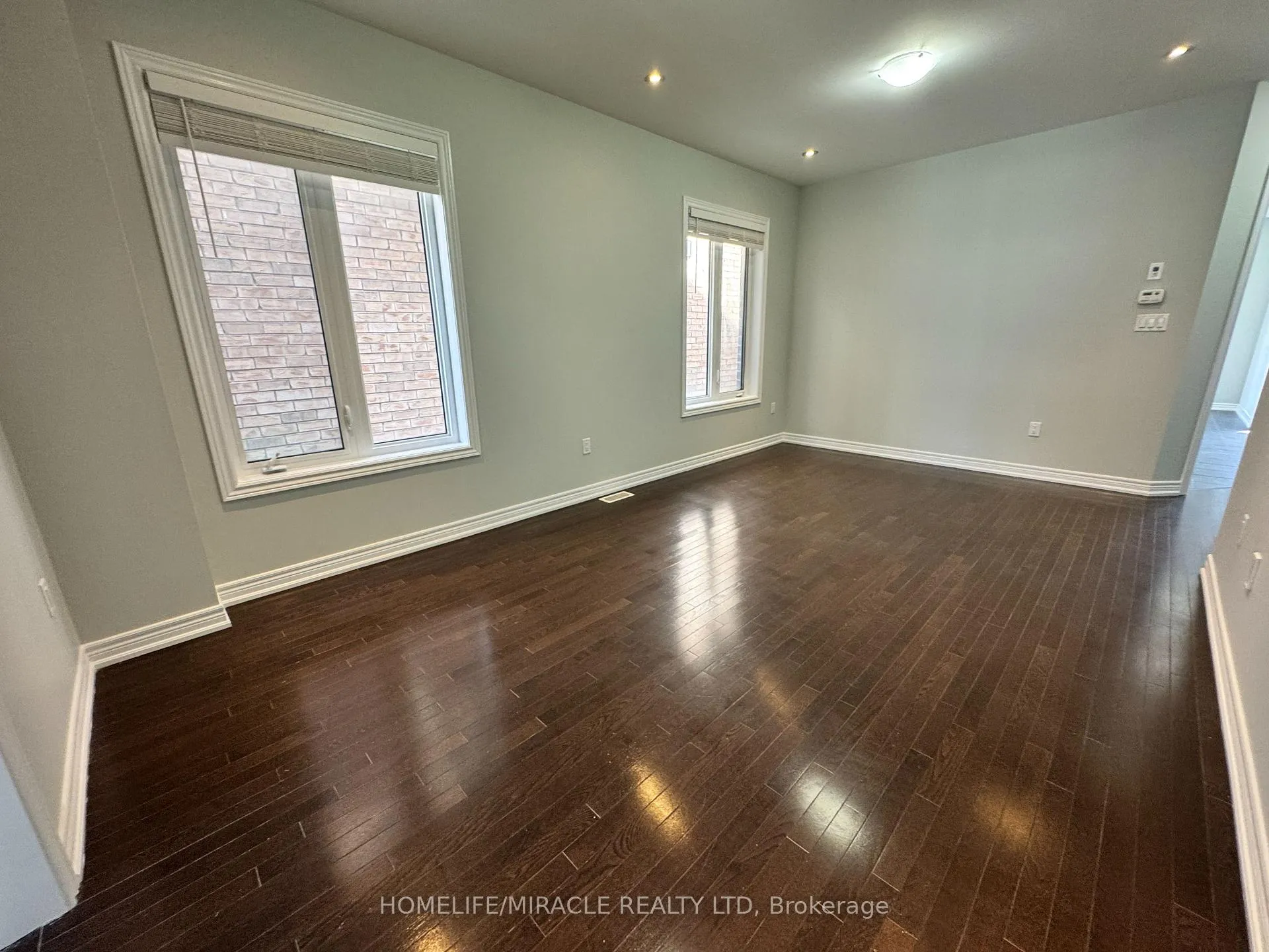 Photo 4 of 50 O'conner Crescent, Brampton, Bram East — HOMEH