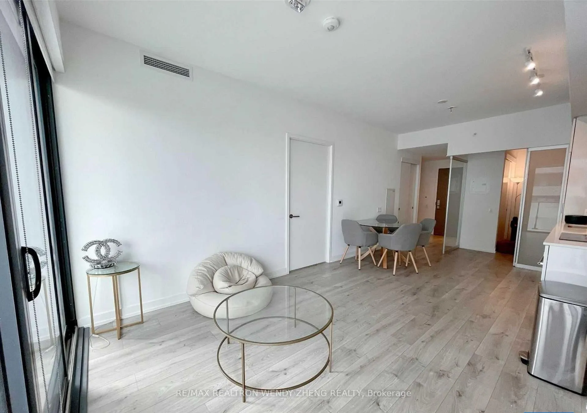 Photo 3 of Unit 1207, 161 Roehampton Avenue, Toronto, Mount Pleasant West — HOMEH