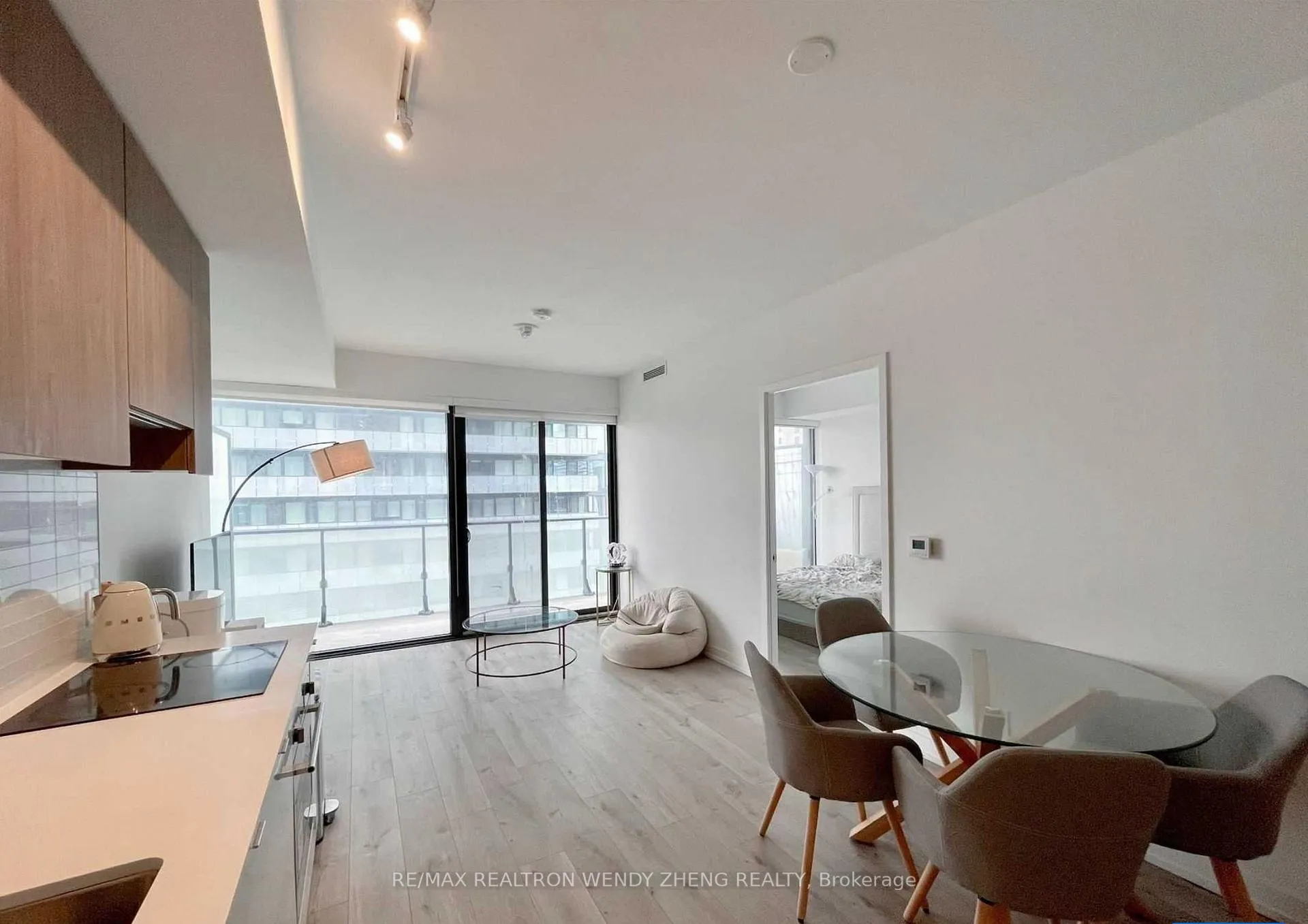 Photo 4 of Unit 1207, 161 Roehampton Avenue, Toronto, Mount Pleasant West — HOMEH
