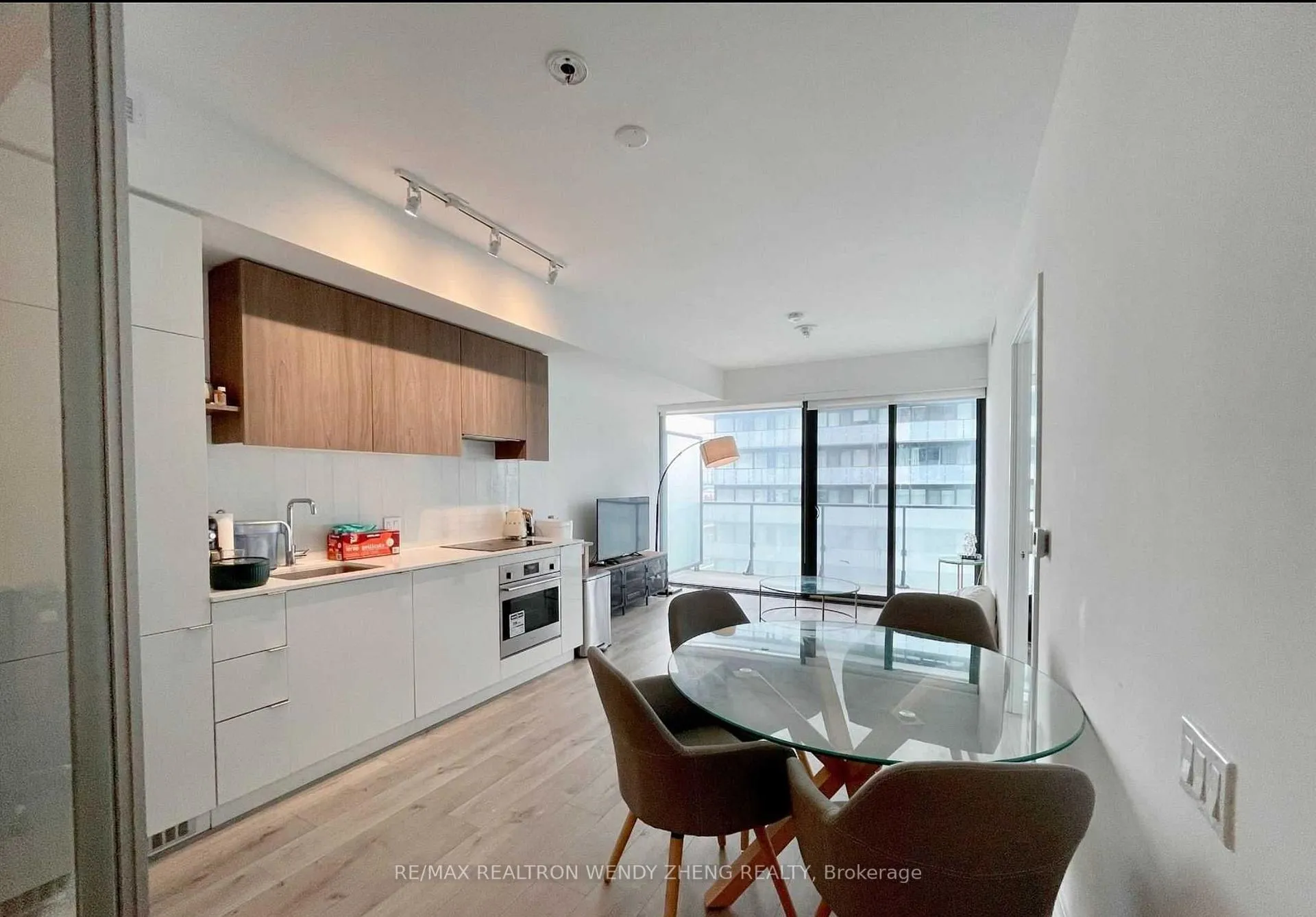 Photo 5 of Unit 1207, 161 Roehampton Avenue, Toronto, Mount Pleasant West — HOMEH