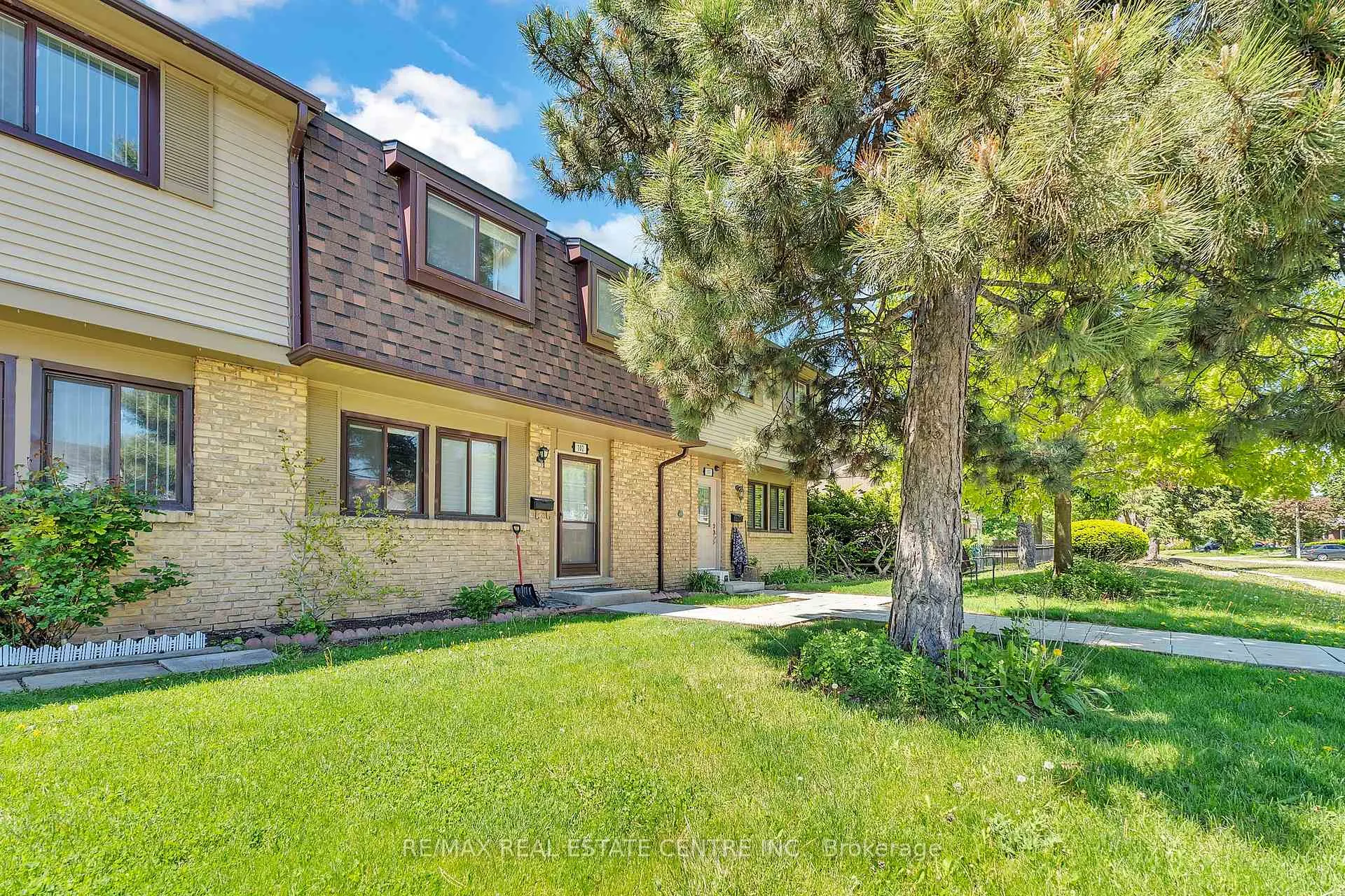 Photo 2 of Unit 102, 105 Hansen Road N, Brampton, Madoc — HOMEH