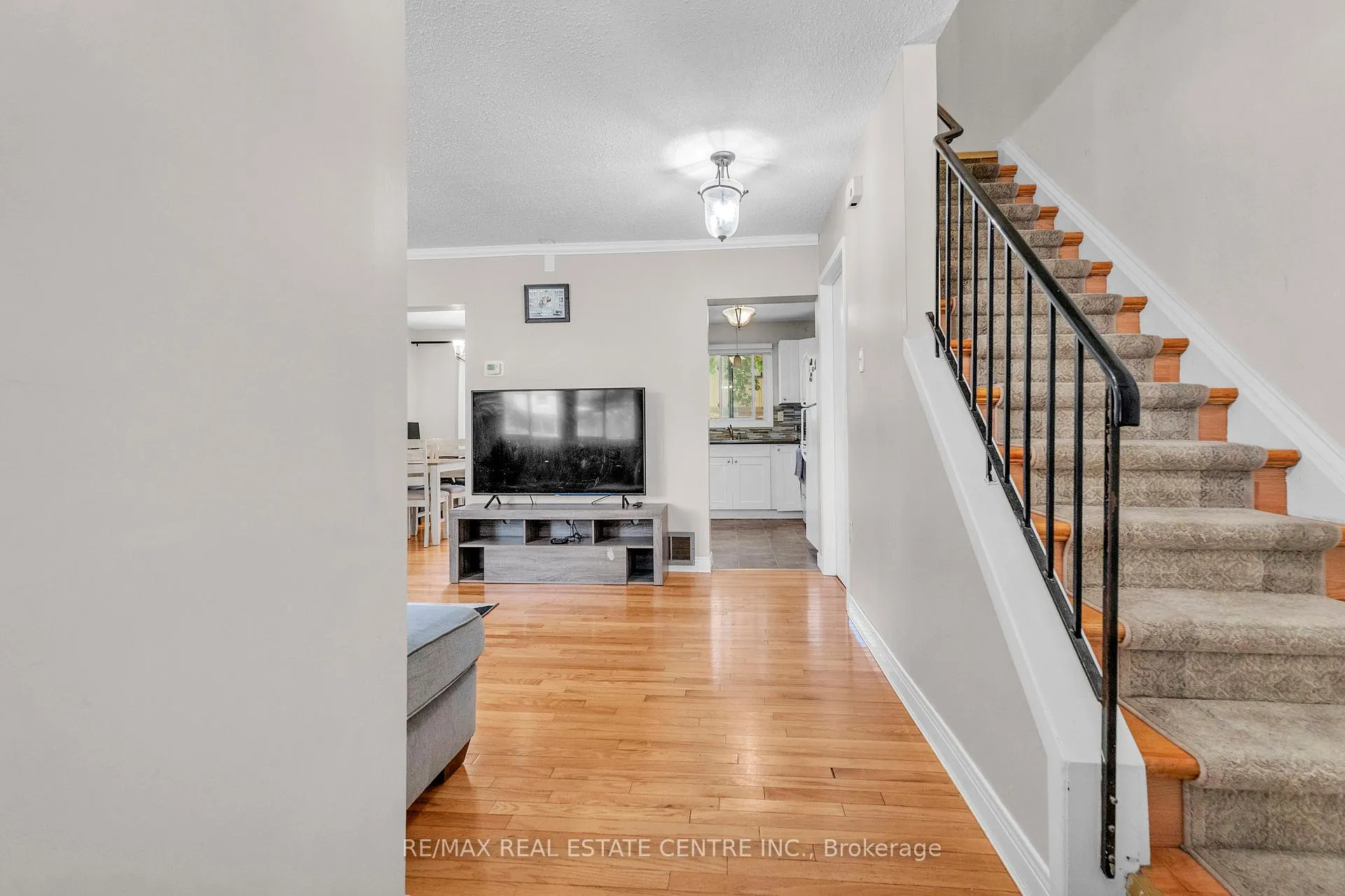 Photo 3 of Unit 102, 105 Hansen Road N, Brampton, Madoc — HOMEH