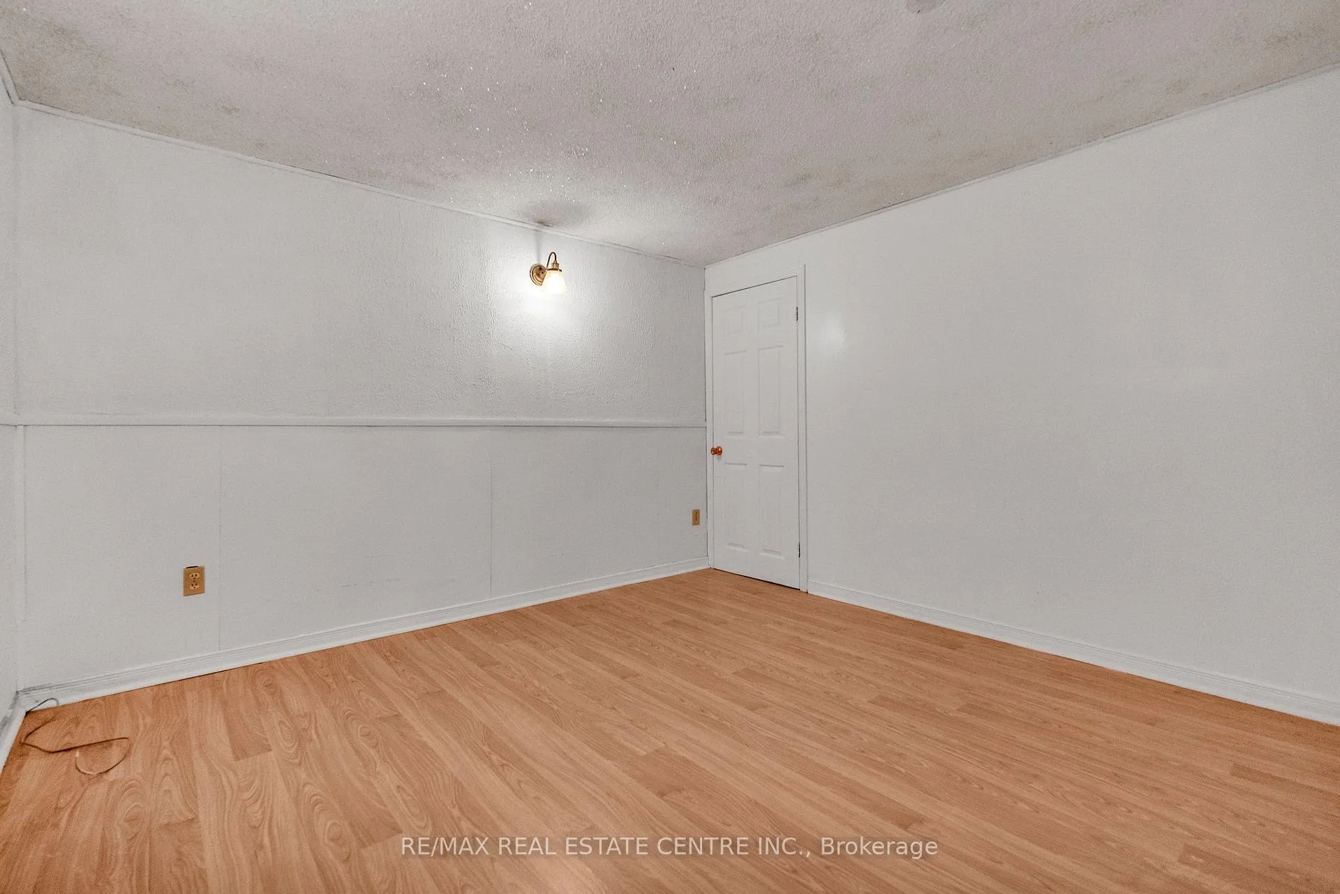 Photo 27 of Unit 102, 105 Hansen Road N, Brampton, Madoc — HOMEH