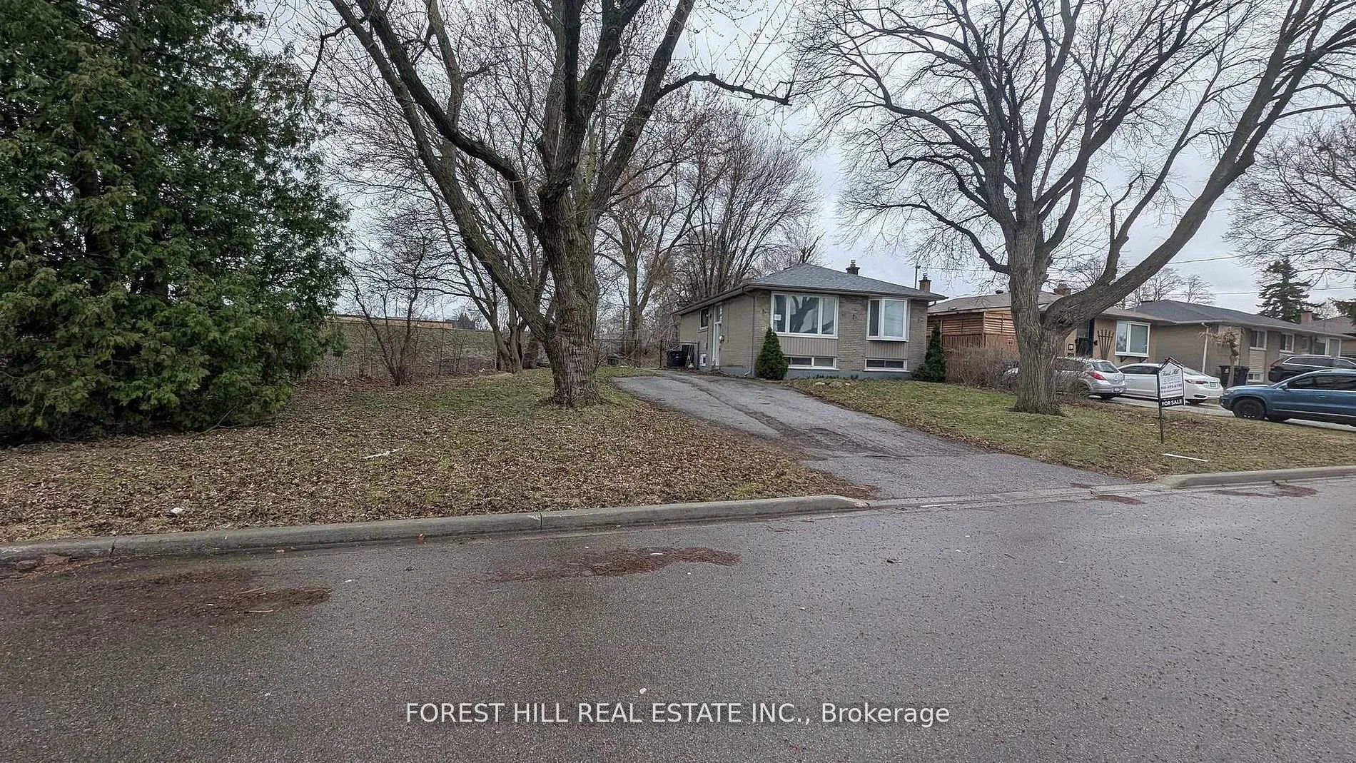 Photo 2 of 21 Caulfield Road, Etobicoke, Elms-Old Rexdale — HOMEH