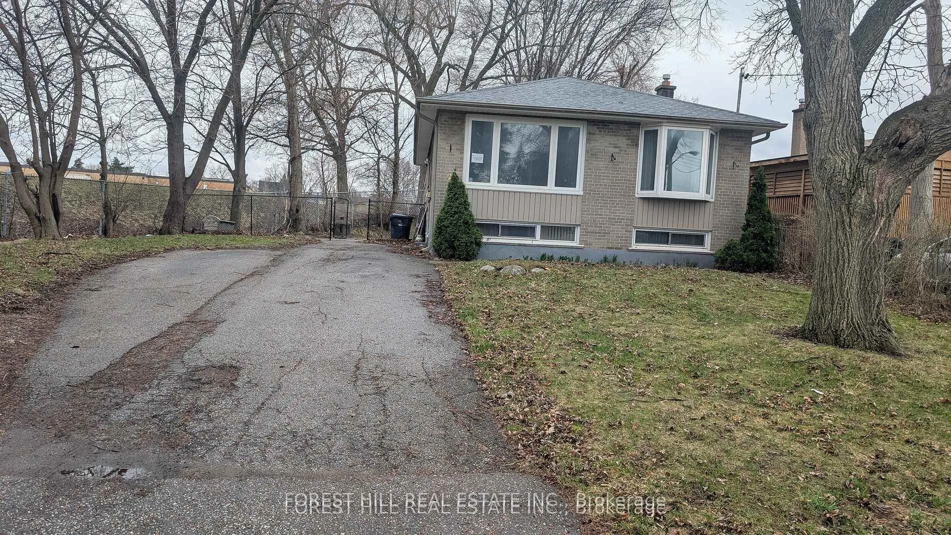 Photo 3 of 21 Caulfield Road, Etobicoke, Elms-Old Rexdale — HOMEH