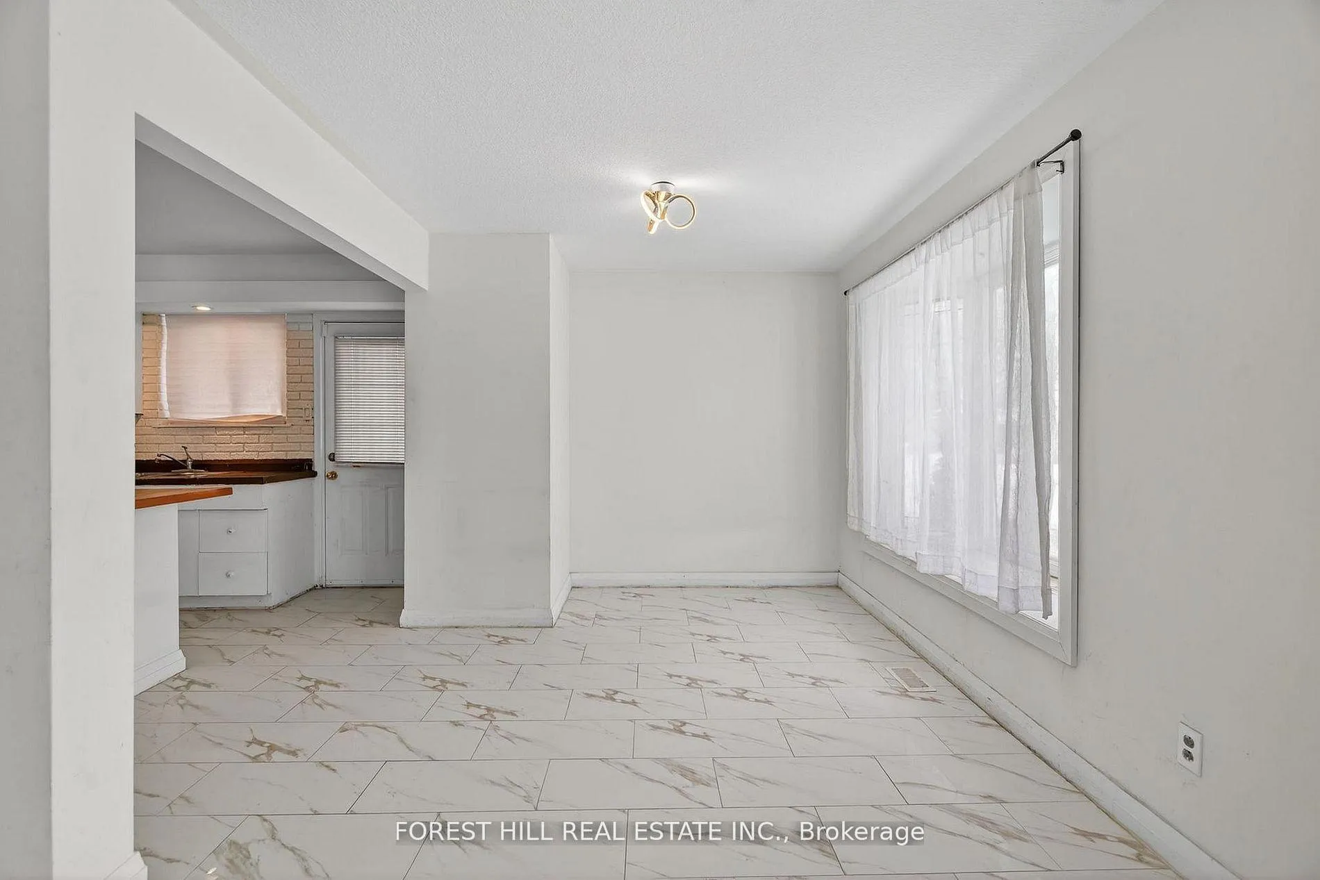 Photo 8 of 21 Caulfield Road, Etobicoke, Elms-Old Rexdale — HOMEH