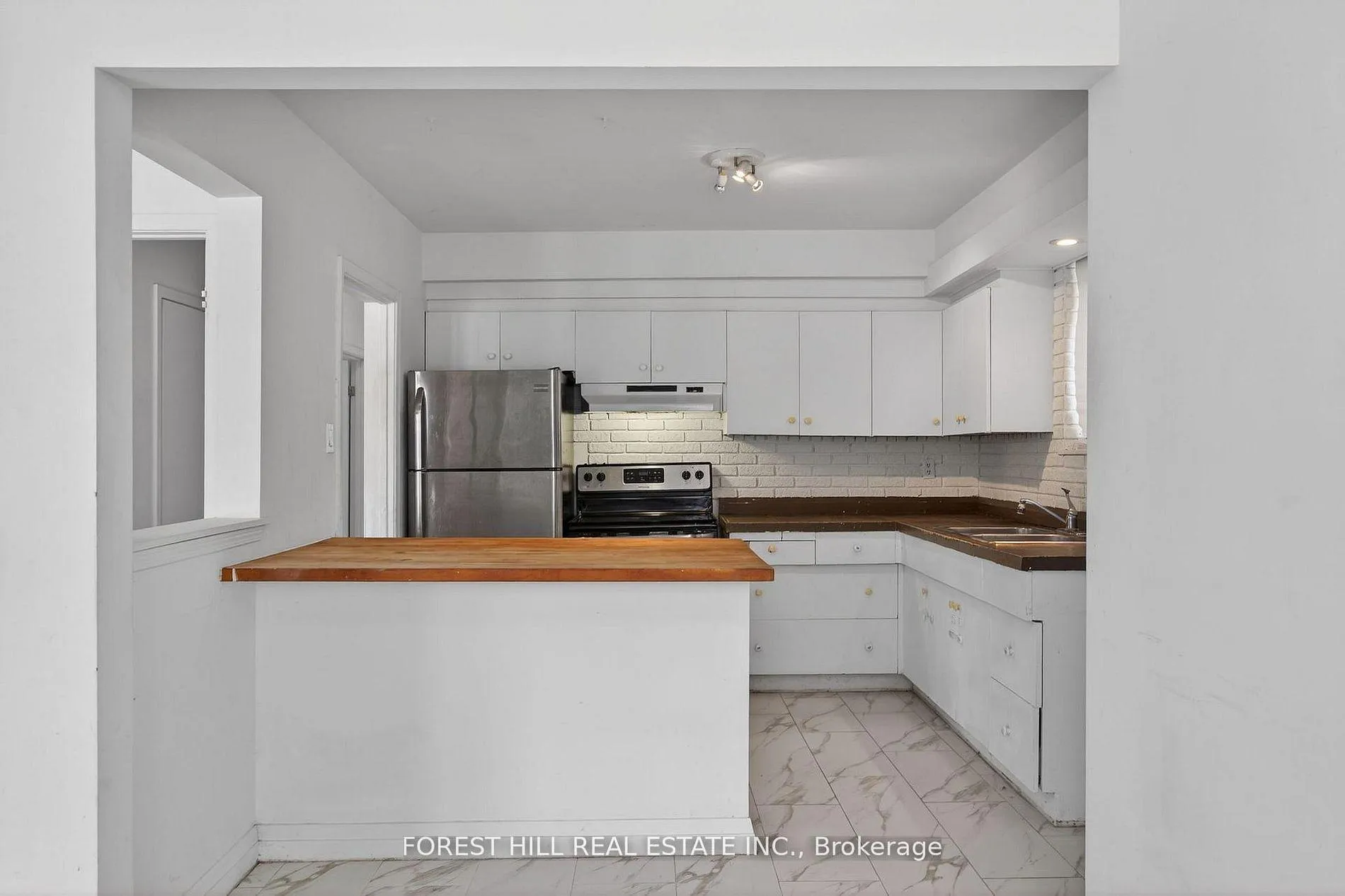 Photo 10 of 21 Caulfield Road, Etobicoke, Elms-Old Rexdale — HOMEH