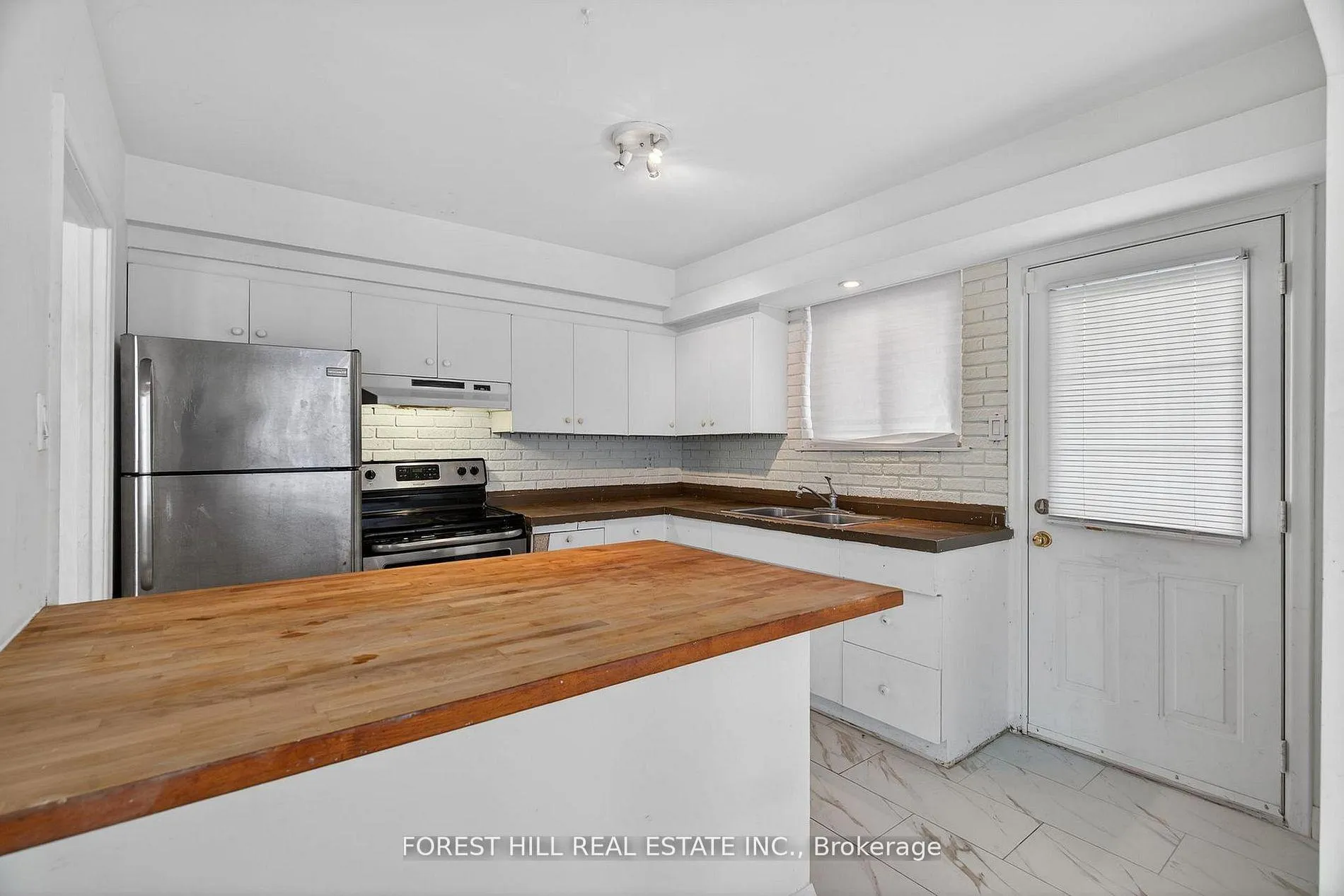 Photo 11 of 21 Caulfield Road, Etobicoke, Elms-Old Rexdale — HOMEH