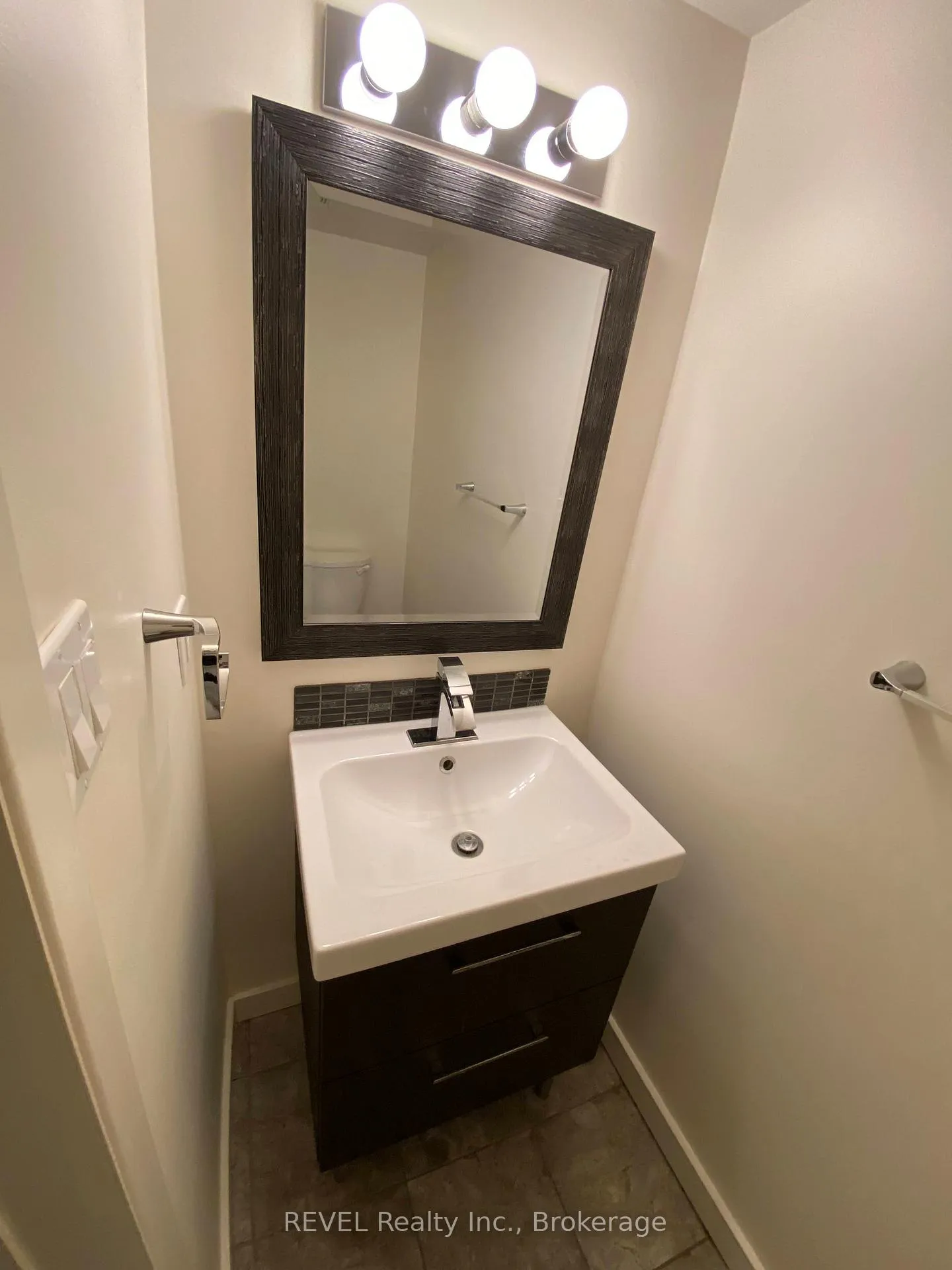 Photo 4 of Unit 22, 5815 Swayze Drive, Niagara Falls, Church's Lane — HOMEH