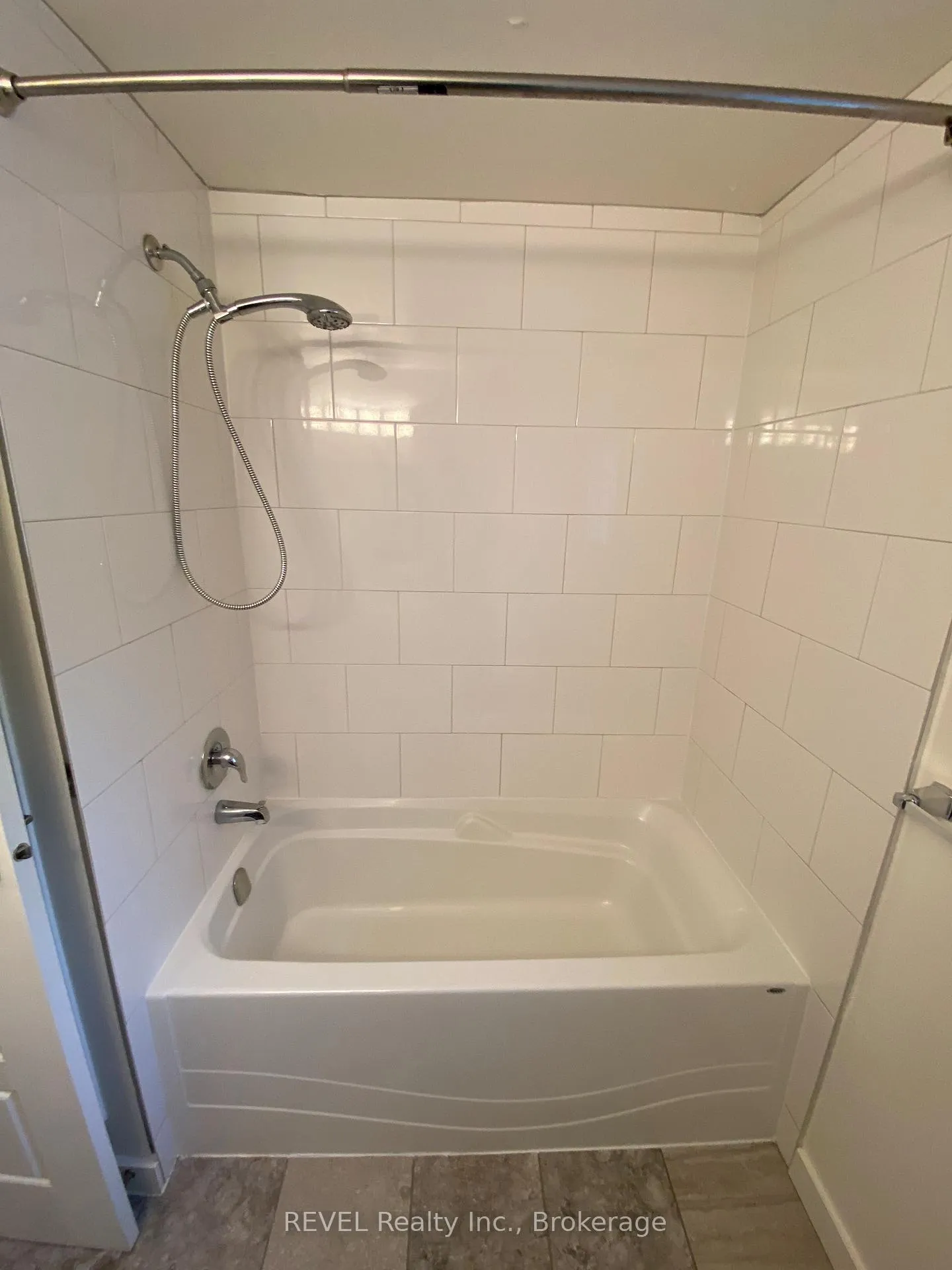 Photo 8 of Unit 22, 5815 Swayze Drive, Niagara Falls, Church's Lane — HOMEH