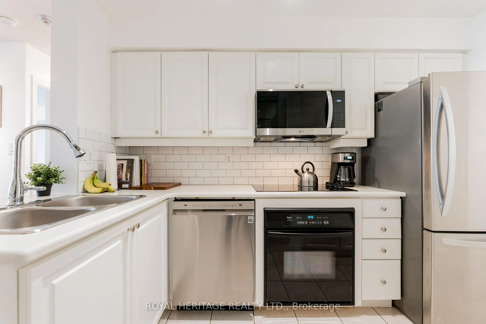 Photo 6 of Unit 211, 188 Redpath Avenue, Toronto, Mount Pleasant West — HOMEH