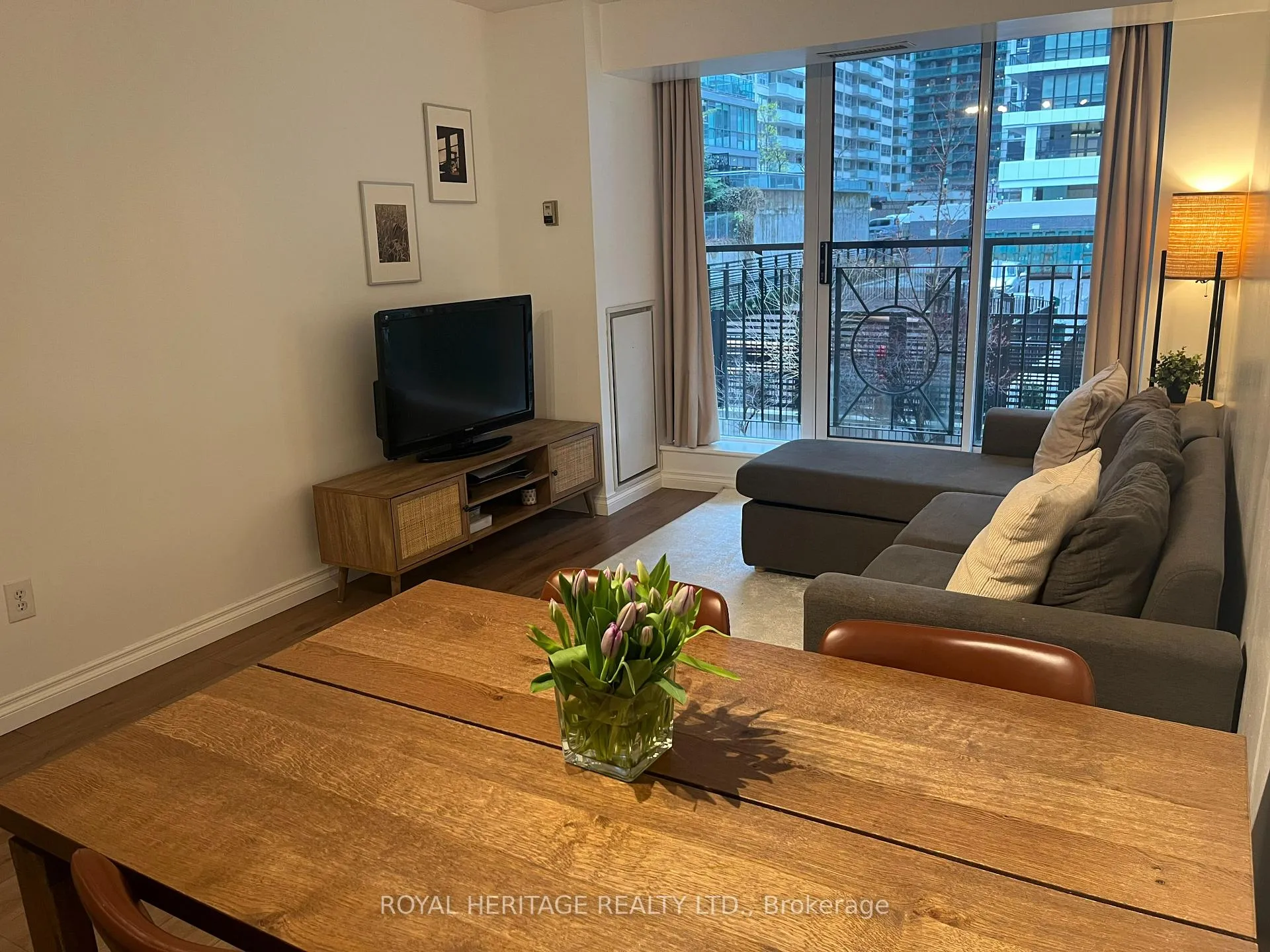 Photo 9 of Unit 211, 188 Redpath Avenue, Toronto, Mount Pleasant West — HOMEH