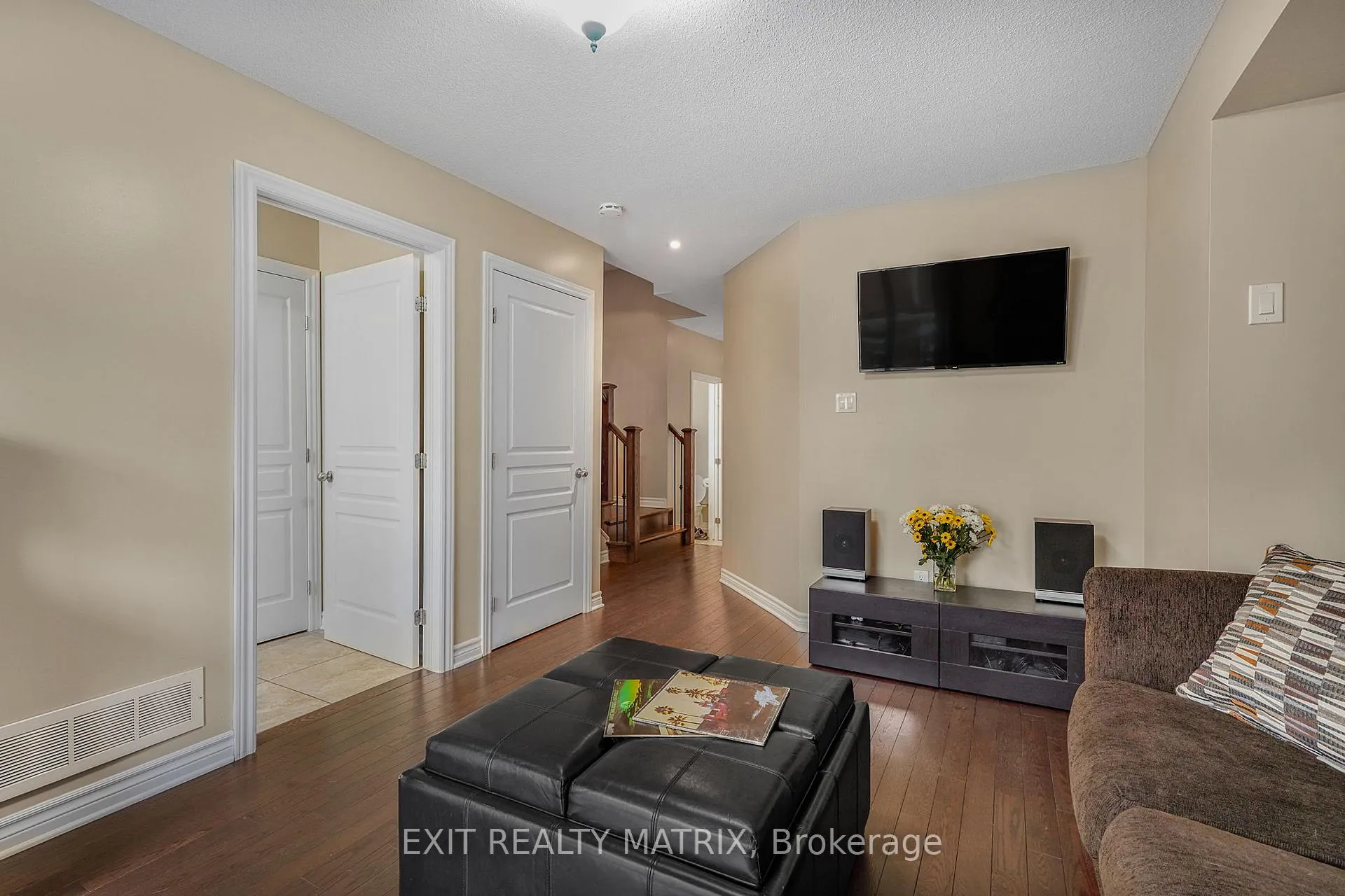 Photo 7 of 111 Brilia Private, Ottawa, Beacon Hill South — HOMEH