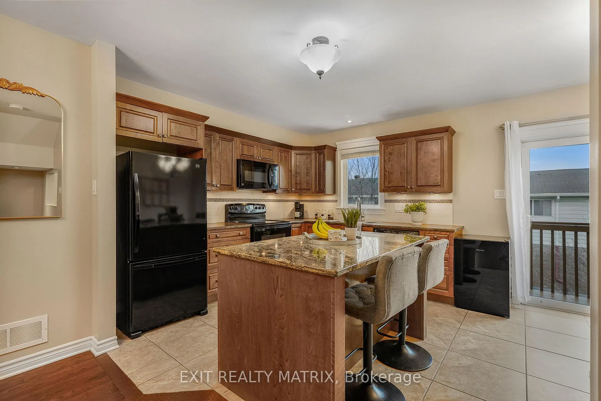 Photo 10 of 111 Brilia Private, Ottawa, Beacon Hill South — HOMEH
