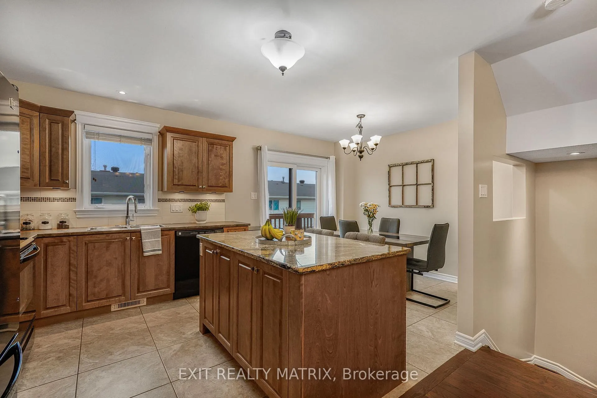 Photo 12 of 111 Brilia Private, Ottawa, Beacon Hill South — HOMEH