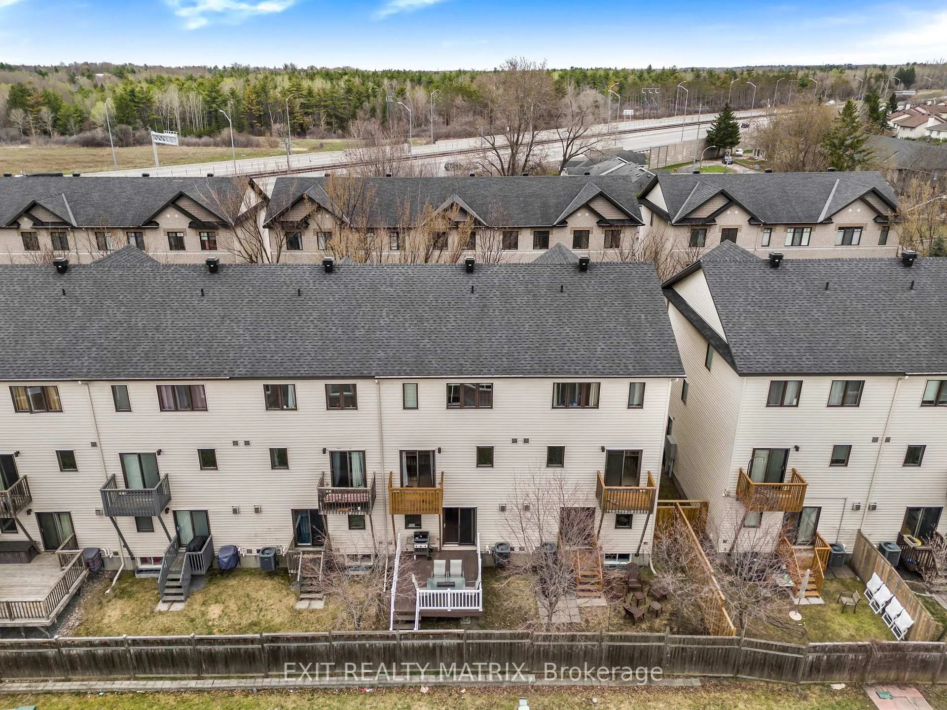 Photo 32 of 111 Brilia Private, Ottawa, Beacon Hill South — HOMEH