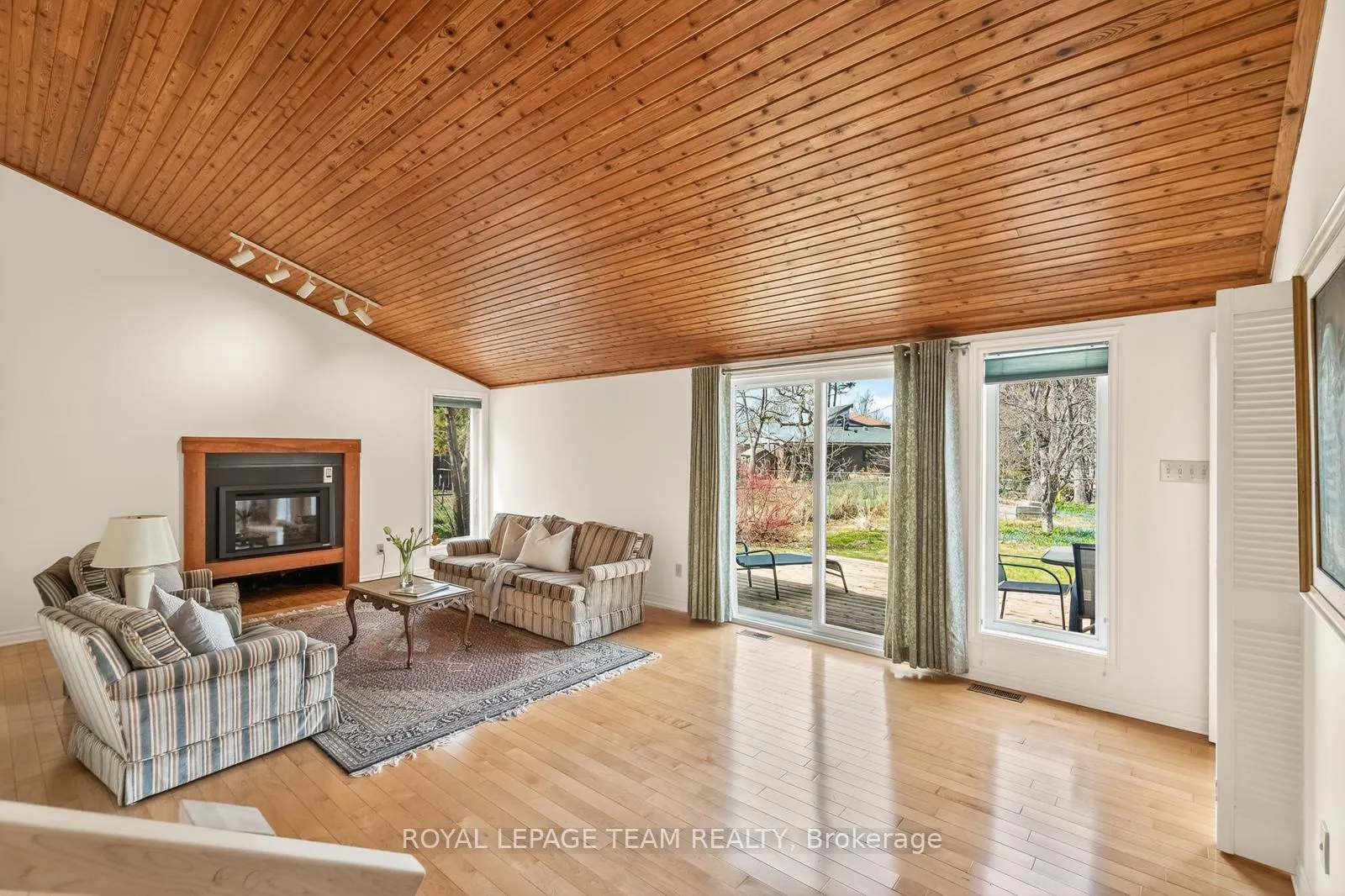 Photo 4 of 3124 Quesnel Drive, Ottawa, Mooneys Bay/Revelstoke — HOMEH