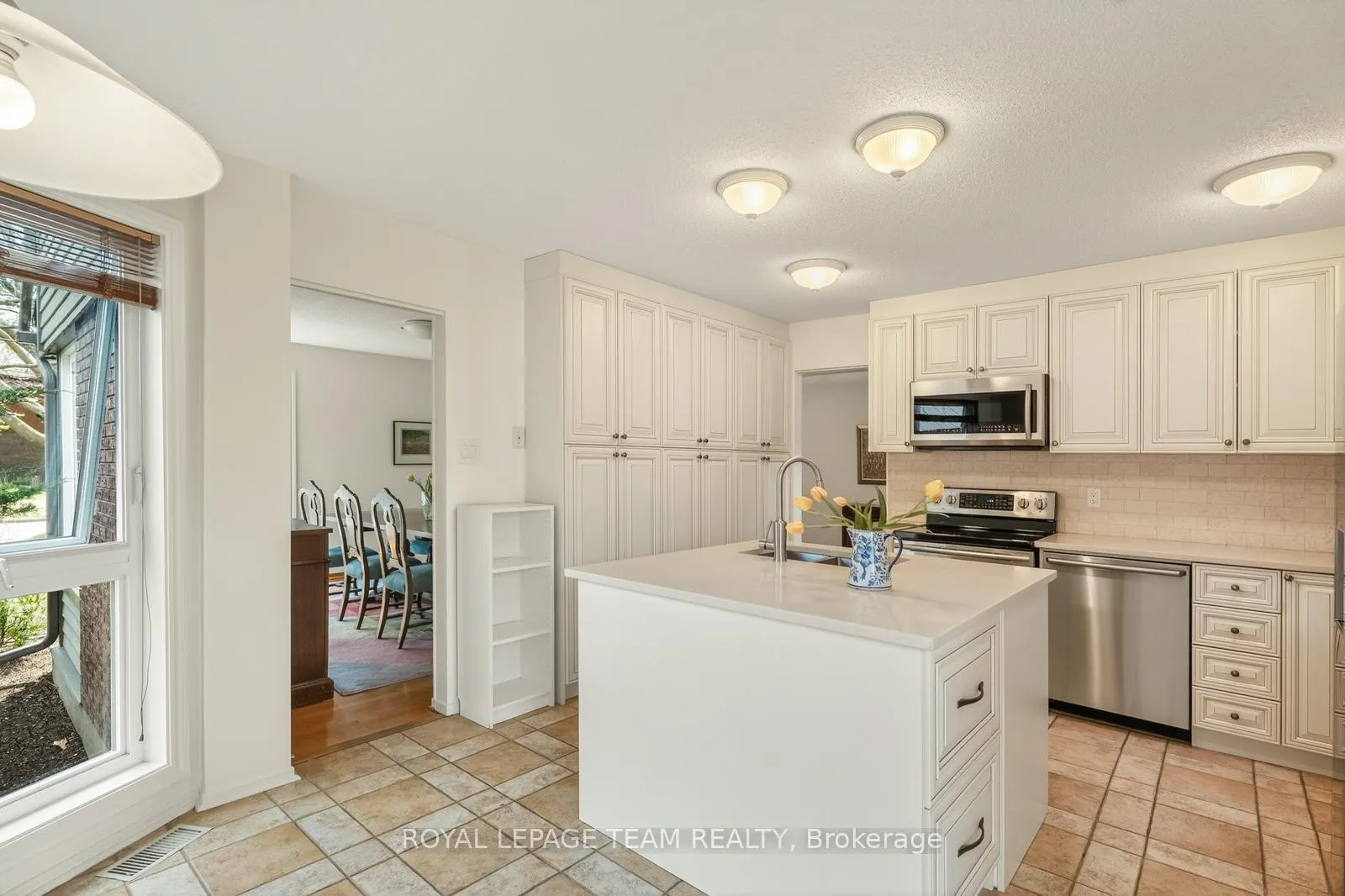 Photo 9 of 3124 Quesnel Drive, Ottawa, Mooneys Bay/Revelstoke — HOMEH