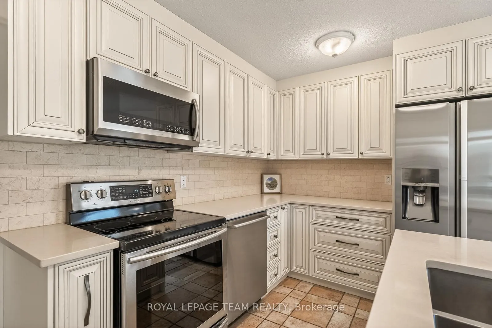 Photo 10 of 3124 Quesnel Drive, Ottawa, Mooneys Bay/Revelstoke — HOMEH
