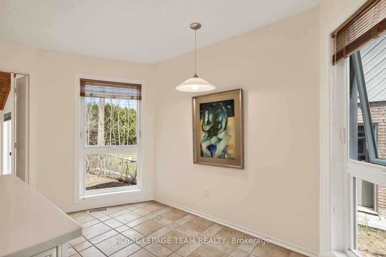 Photo 12 of 3124 Quesnel Drive, Ottawa, Mooneys Bay/Revelstoke — HOMEH