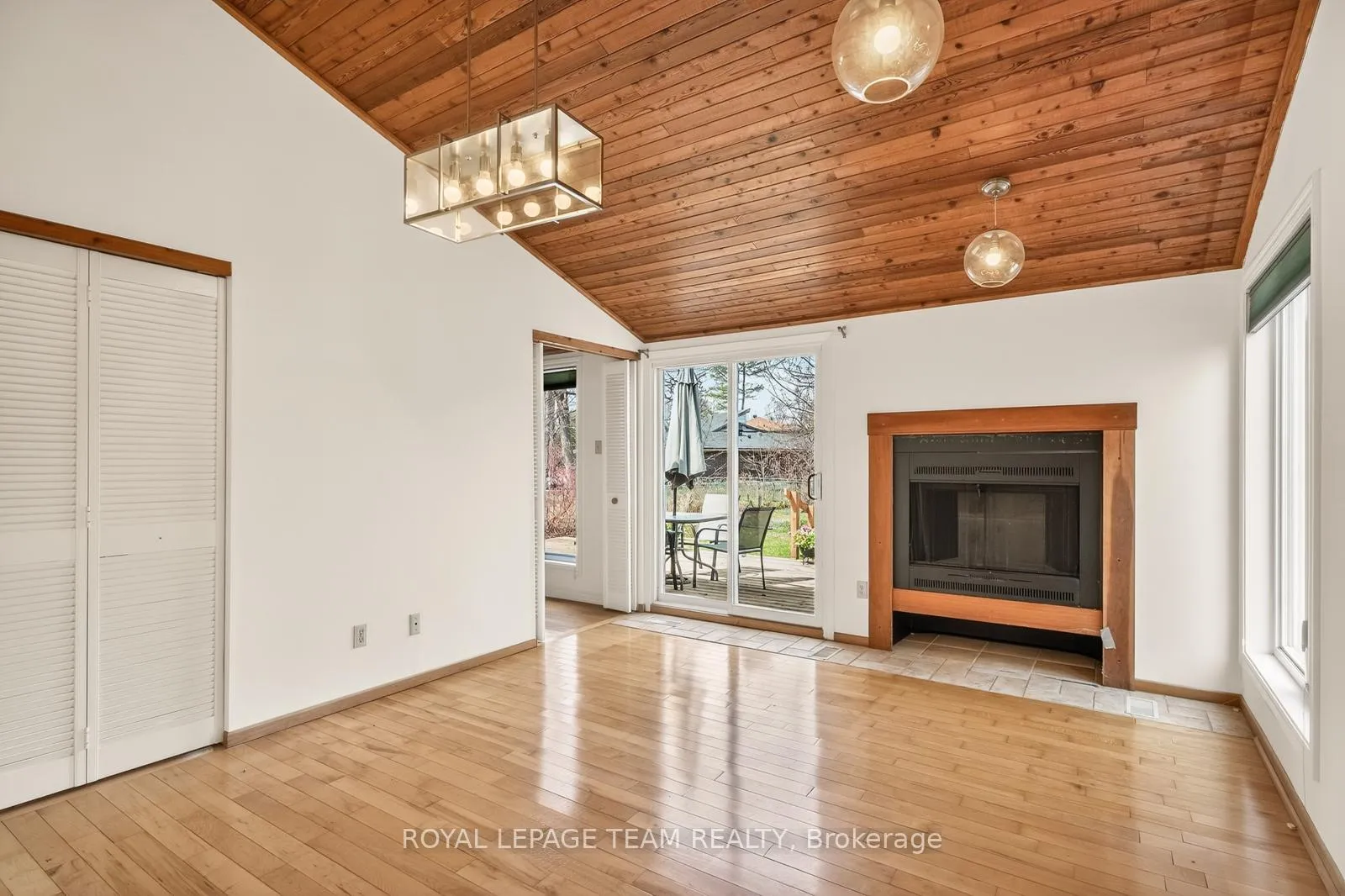 Photo 13 of 3124 Quesnel Drive, Ottawa, Mooneys Bay/Revelstoke — HOMEH