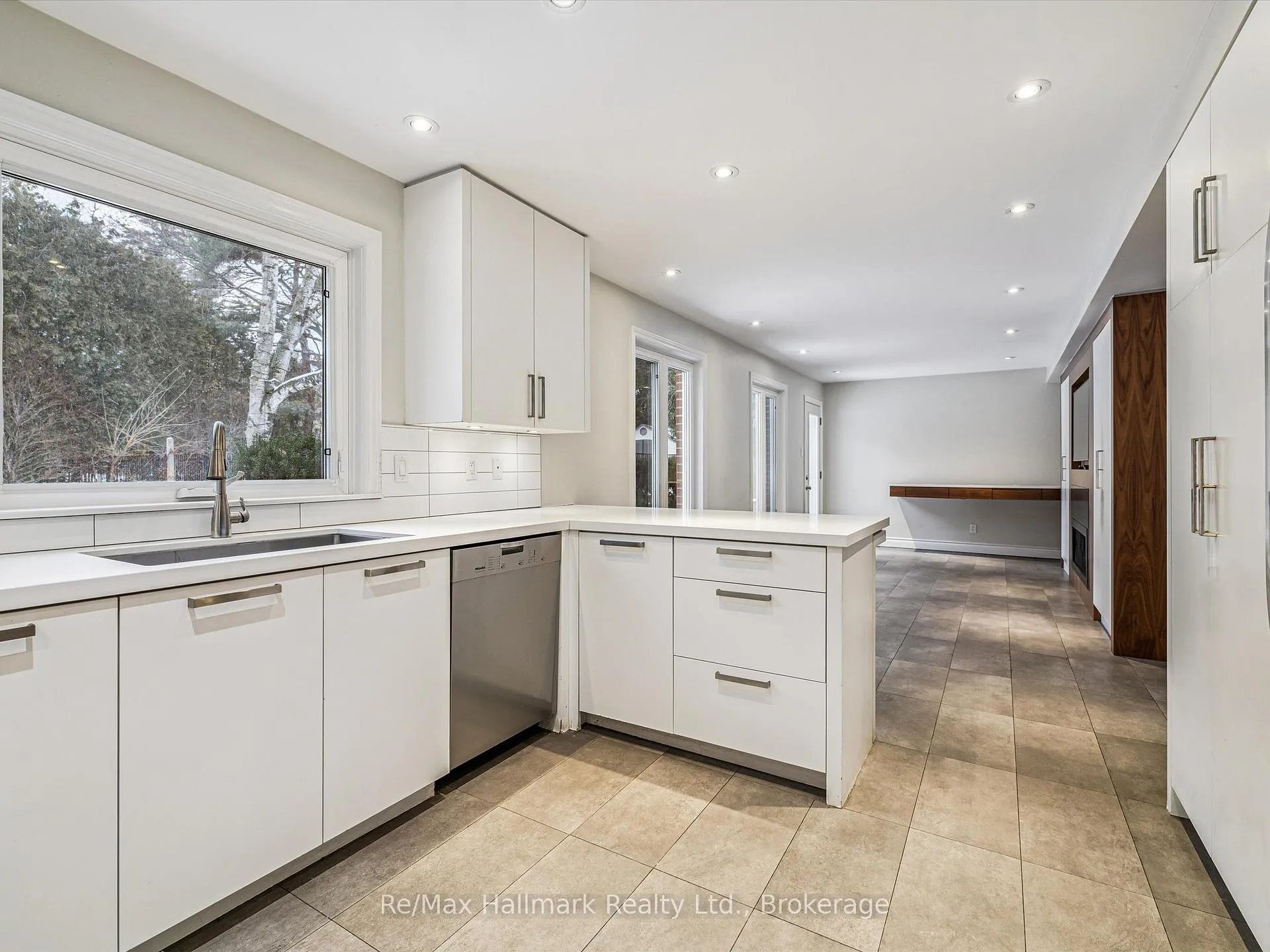Photo 11 of 1188 Carey Road, Oakville, Morrison — HOMEH