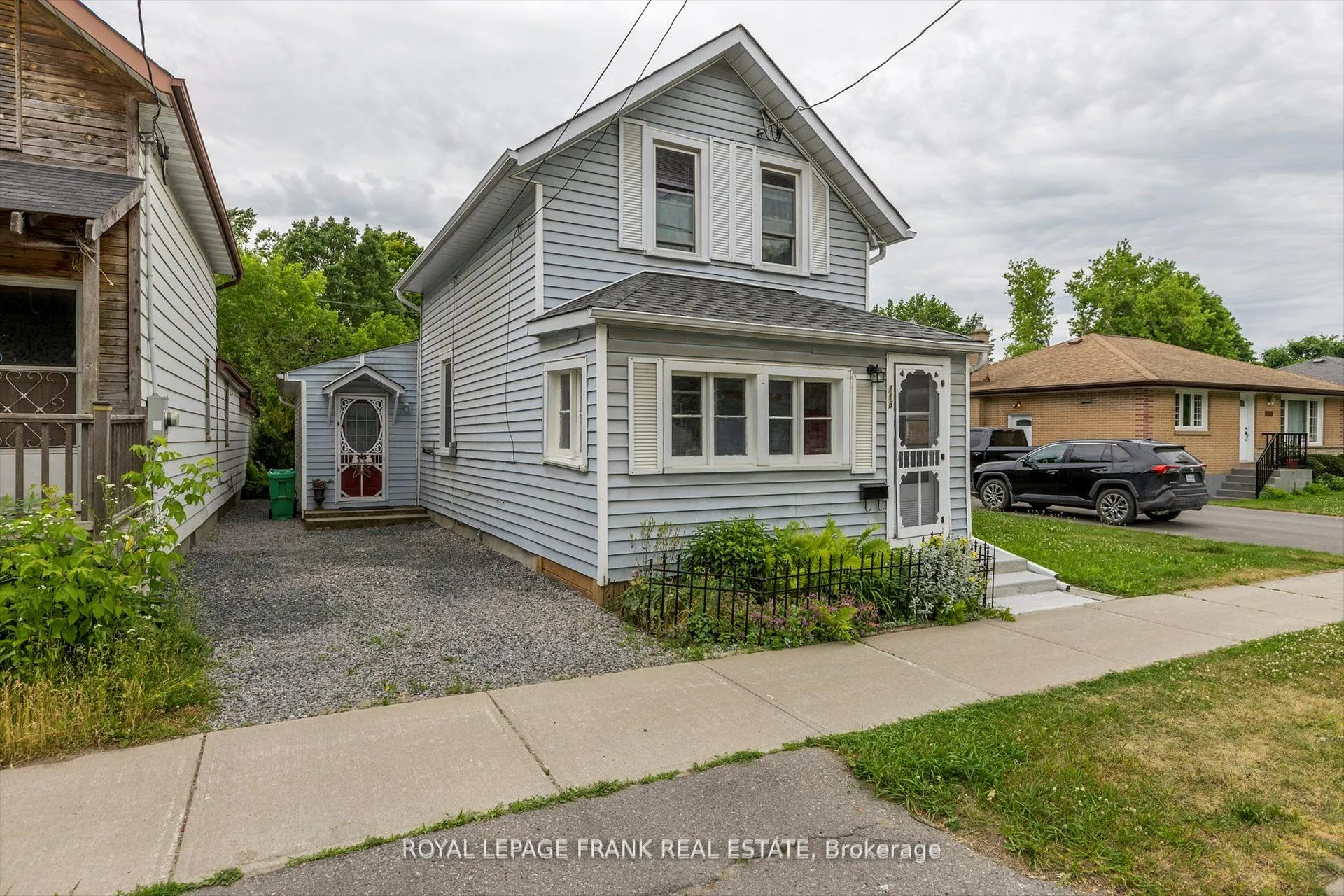 Photo 2 of 715 Chamberlain Street, Peterborough, Otonabee Ward 1 — HOMEH