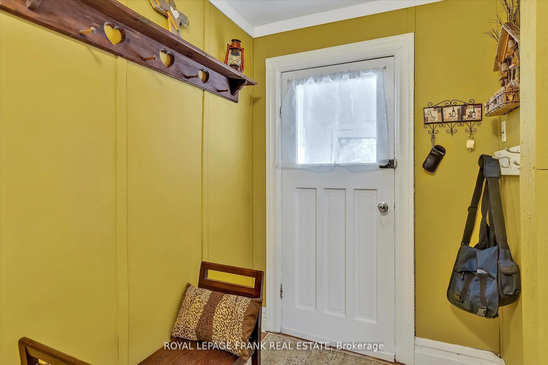 Photo 4 of 715 Chamberlain Street, Peterborough, Otonabee Ward 1 — HOMEH