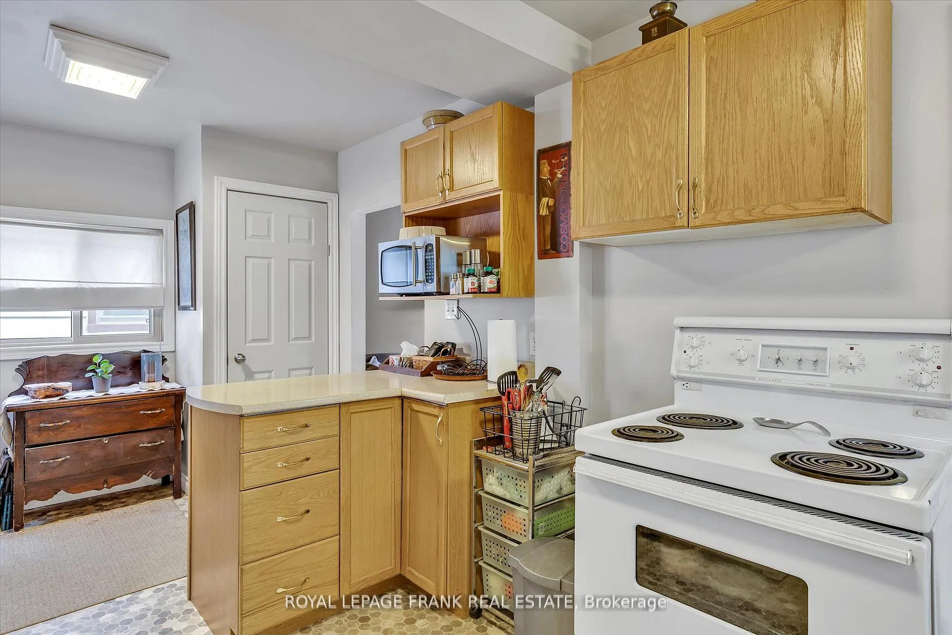 Photo 11 of 715 Chamberlain Street, Peterborough, Otonabee Ward 1 — HOMEH