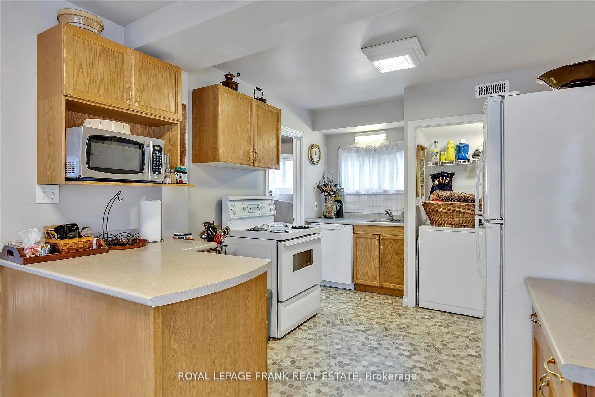 Photo 12 of 715 Chamberlain Street, Peterborough, Otonabee Ward 1 — HOMEH