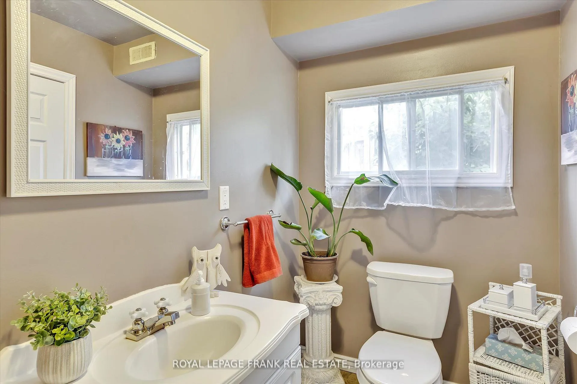 Photo 14 of 715 Chamberlain Street, Peterborough, Otonabee Ward 1 — HOMEH