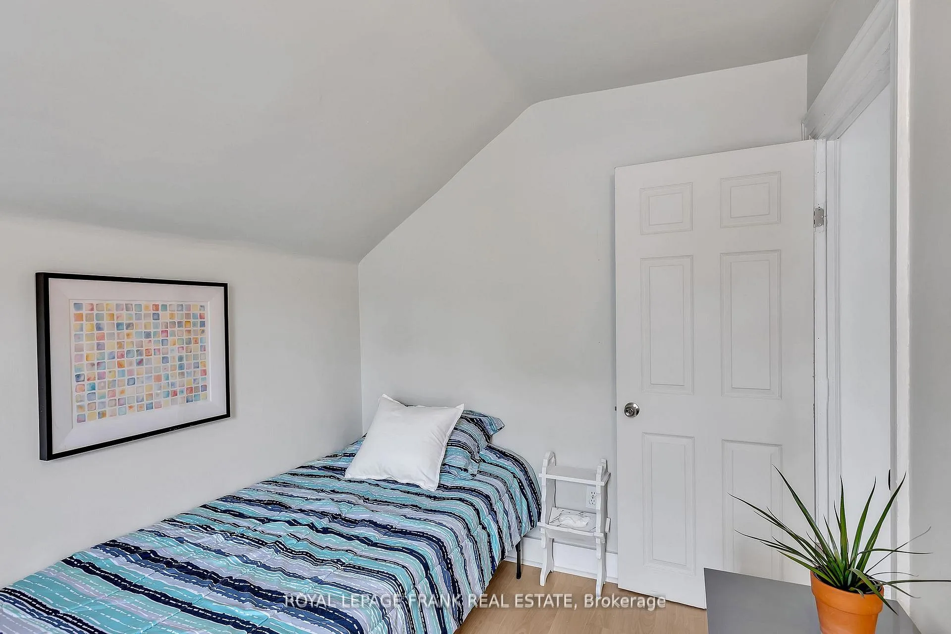 Photo 21 of 715 Chamberlain Street, Peterborough, Otonabee Ward 1 — HOMEH