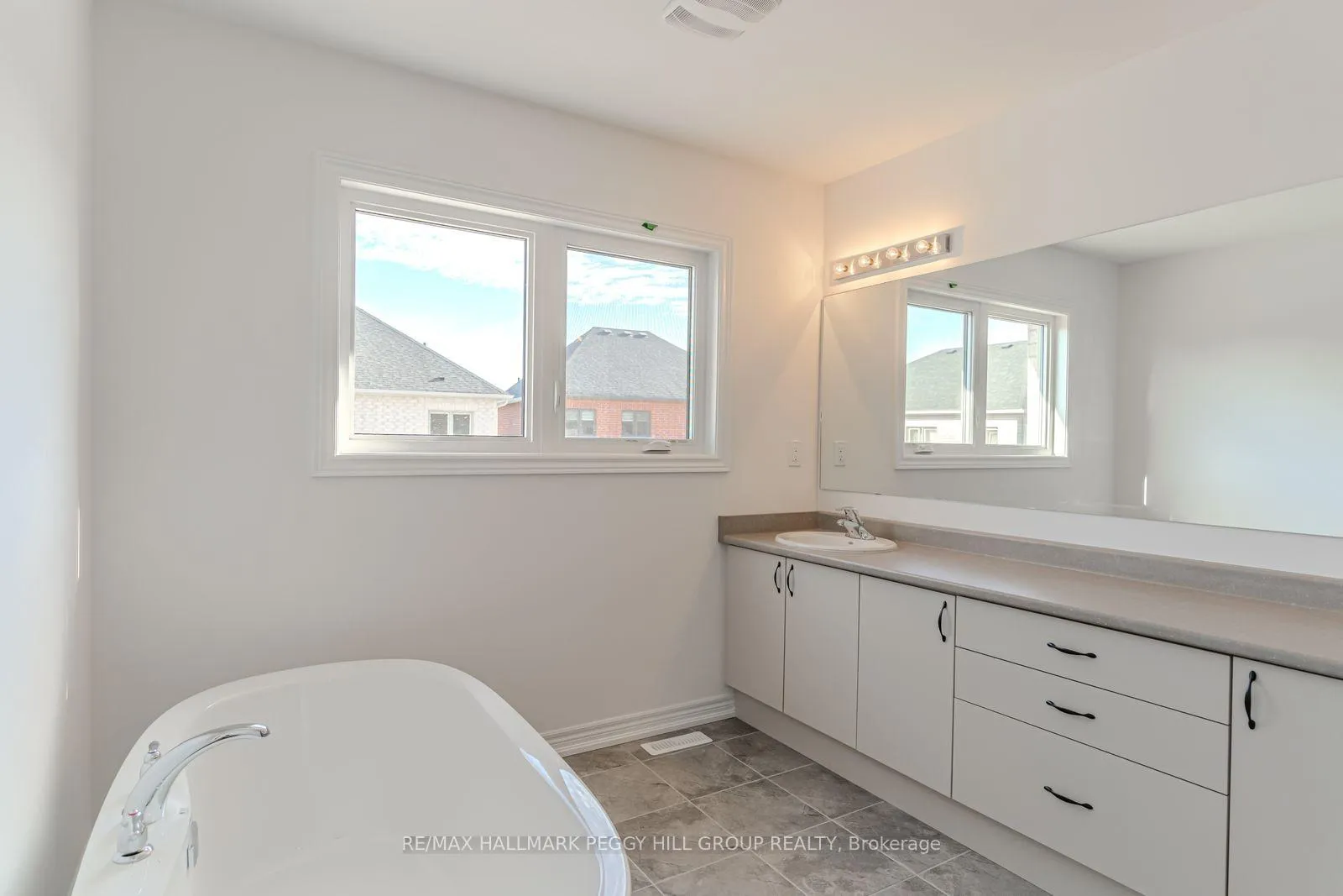 Photo 8 of 17 Baycroft Boulevard, Essa, Angus — HOMEH
