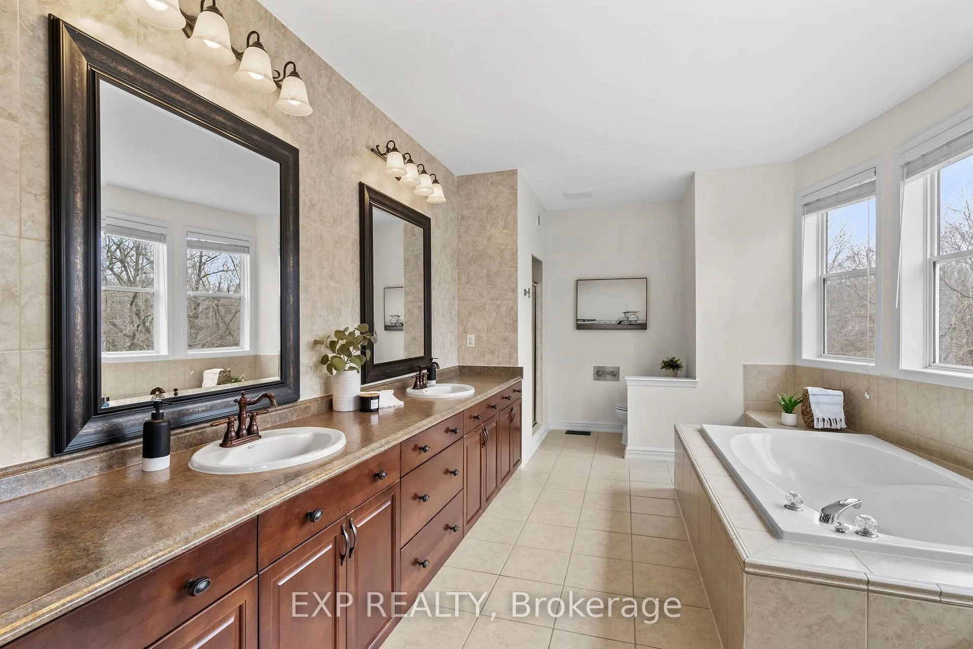 Photo 34 of 106 Arborglen Drive, Halton Hills, Georgetown — HOMEH