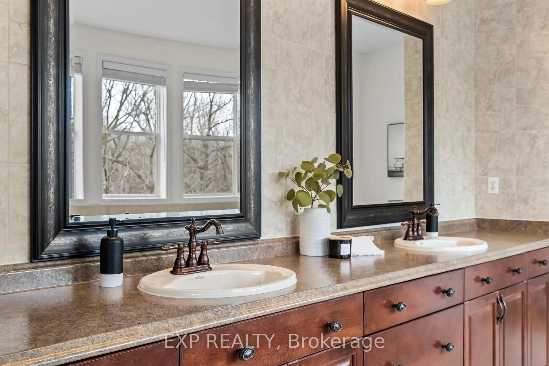 Photo 35 of 106 Arborglen Drive, Halton Hills, Georgetown — HOMEH