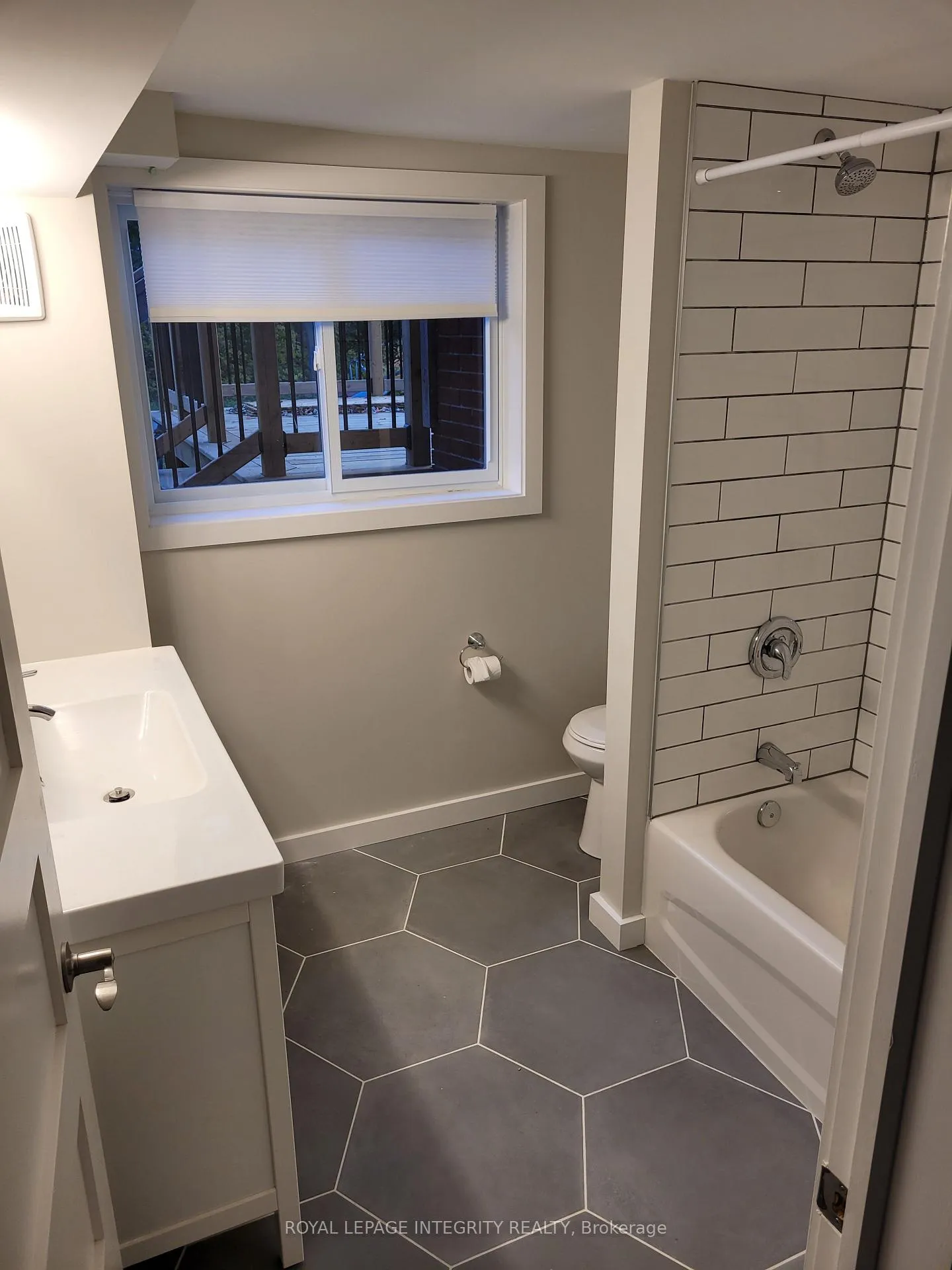 Photo 6 of 2748 Moncton Road, Ottawa, Queensway Terrace North — HOMEH