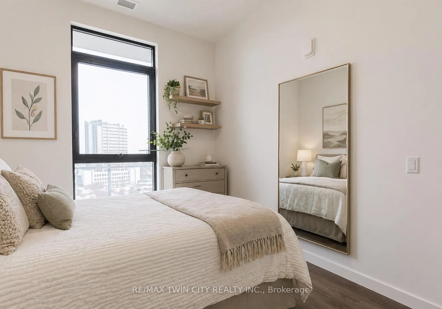 Photo 4 of Unit 1504, 181 King Street S, Waterloo — HOMEH