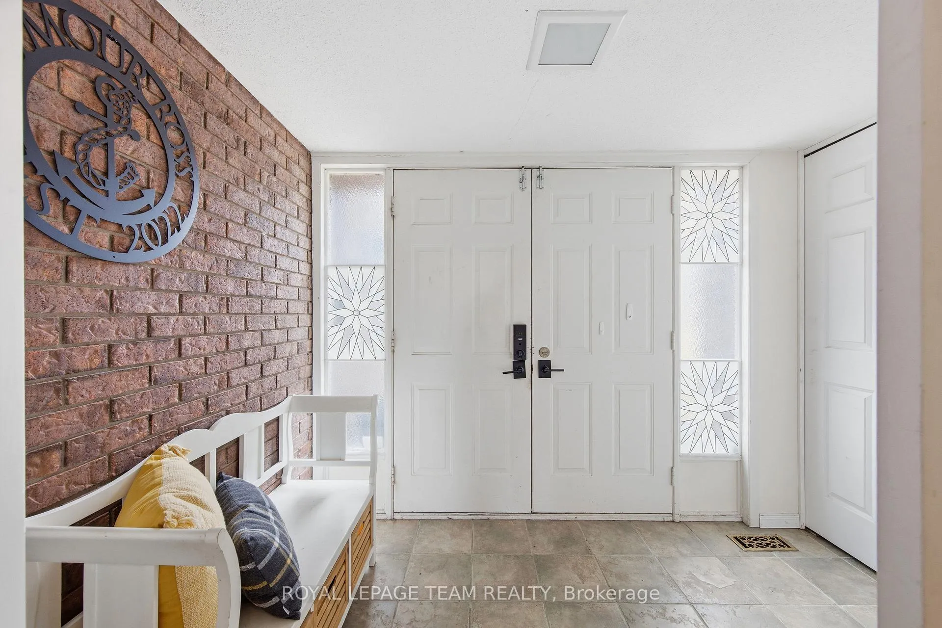 Photo 3 of 136 Malvern Drive, Ottawa, Barrhaven - Pheasant Run — HOMEH