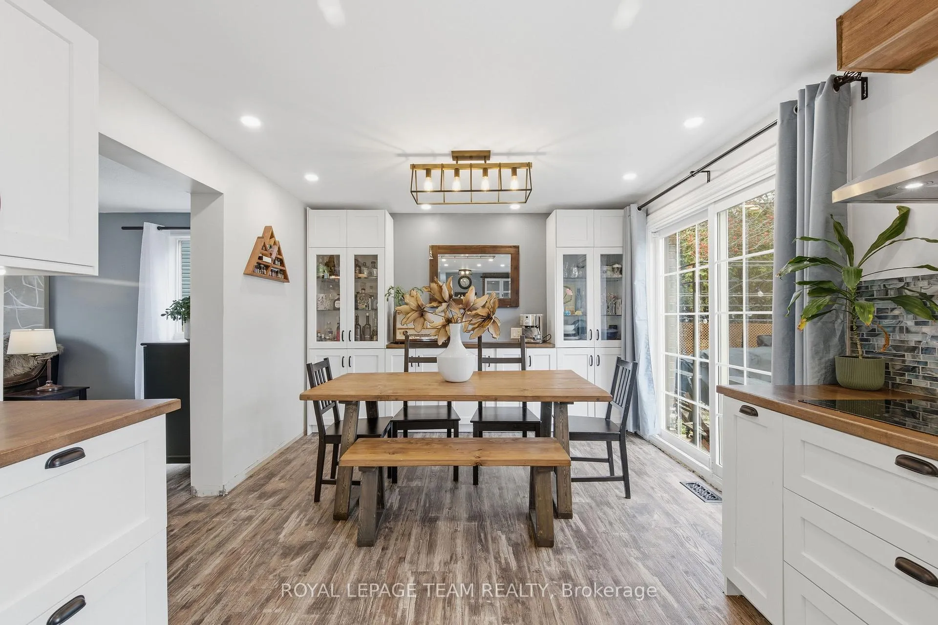 Photo 9 of 136 Malvern Drive, Ottawa, Barrhaven - Pheasant Run — HOMEH