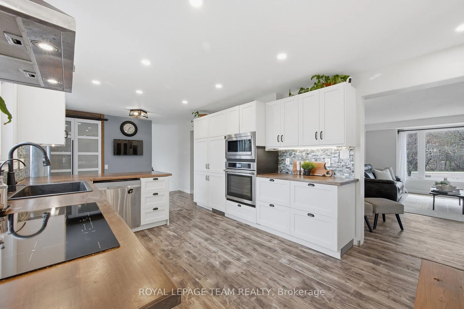 Photo 10 of 136 Malvern Drive, Ottawa, Barrhaven - Pheasant Run — HOMEH