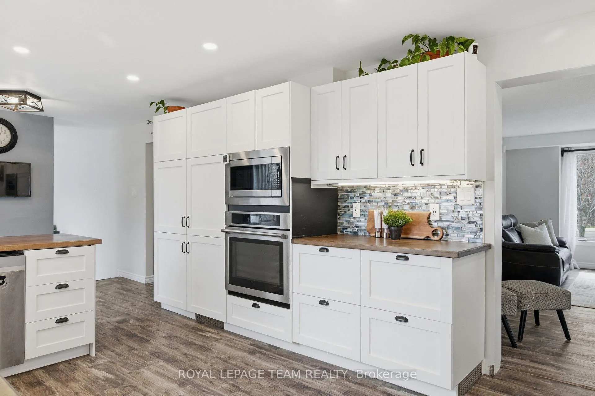 Photo 11 of 136 Malvern Drive, Ottawa, Barrhaven - Pheasant Run — HOMEH