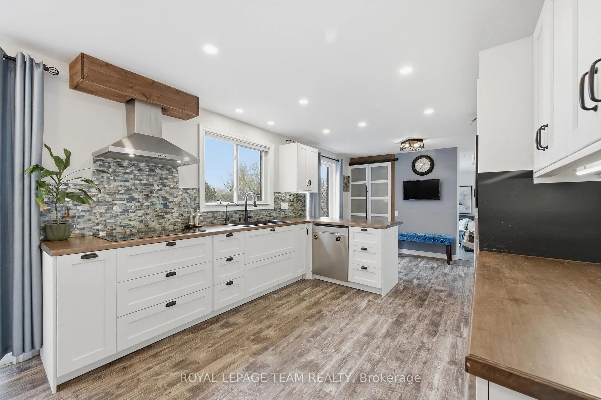 Photo 12 of 136 Malvern Drive, Ottawa, Barrhaven - Pheasant Run — HOMEH