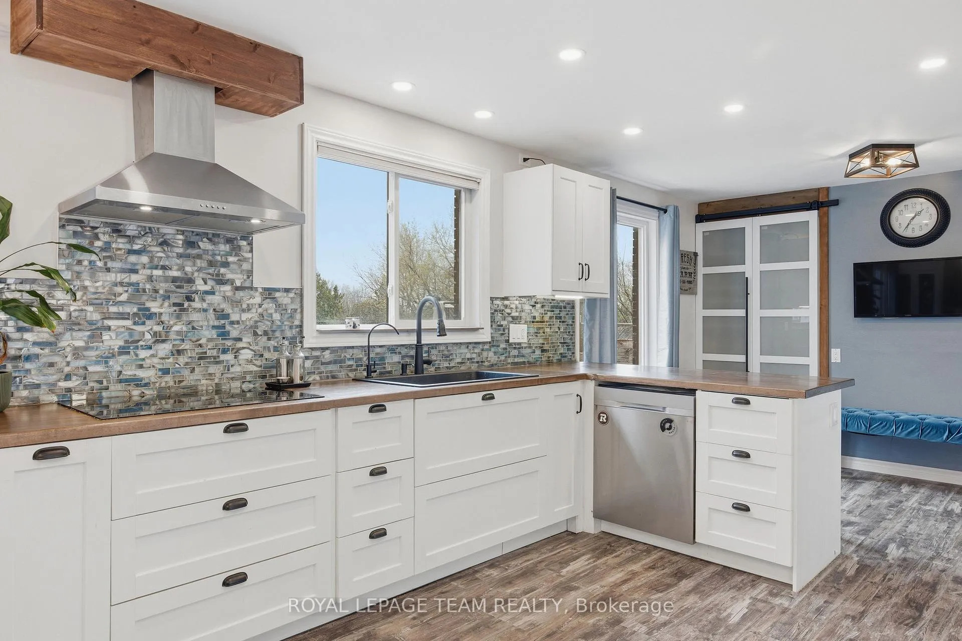 Photo 13 of 136 Malvern Drive, Ottawa, Barrhaven - Pheasant Run — HOMEH