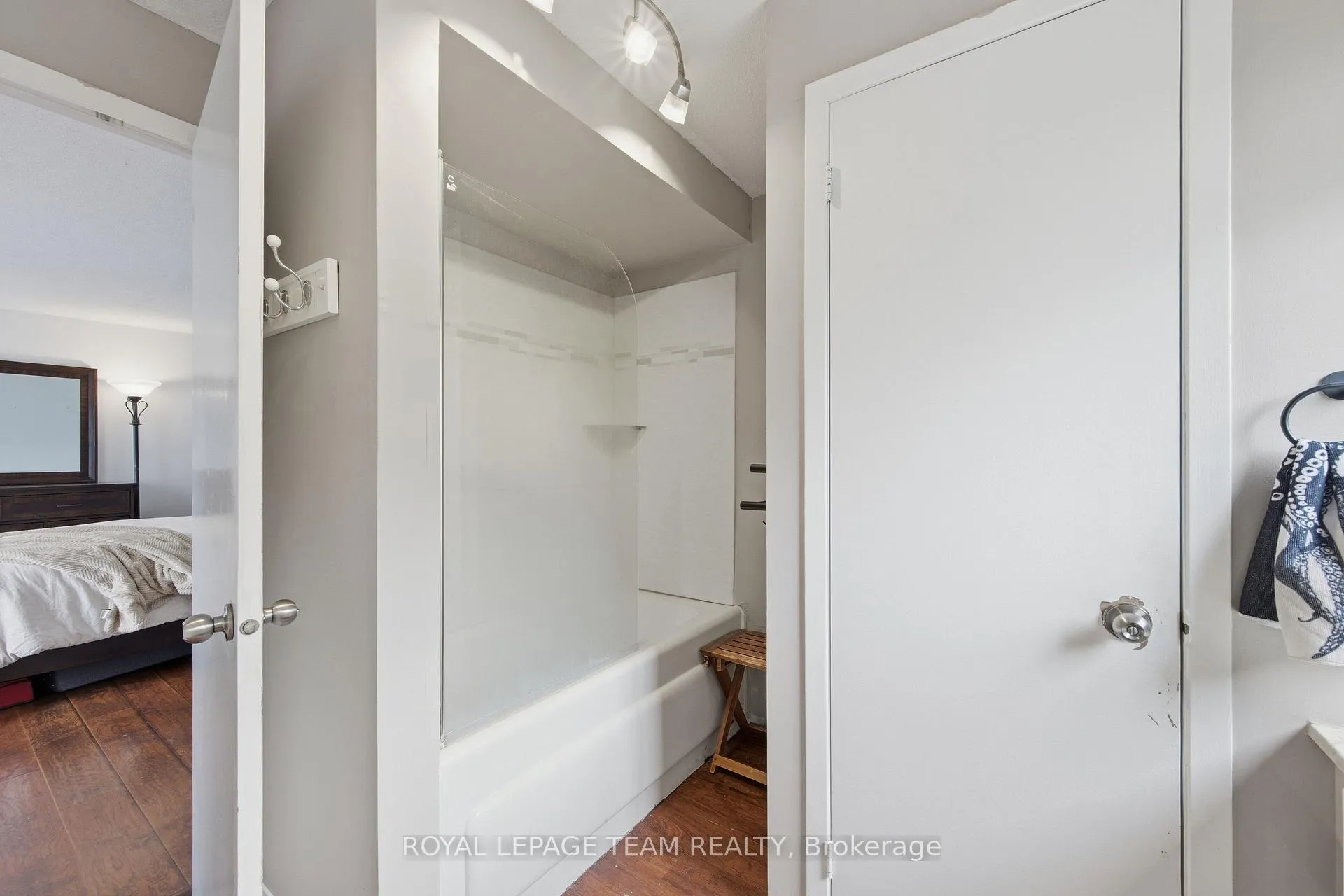 Photo 26 of 136 Malvern Drive, Ottawa, Barrhaven - Pheasant Run — HOMEH