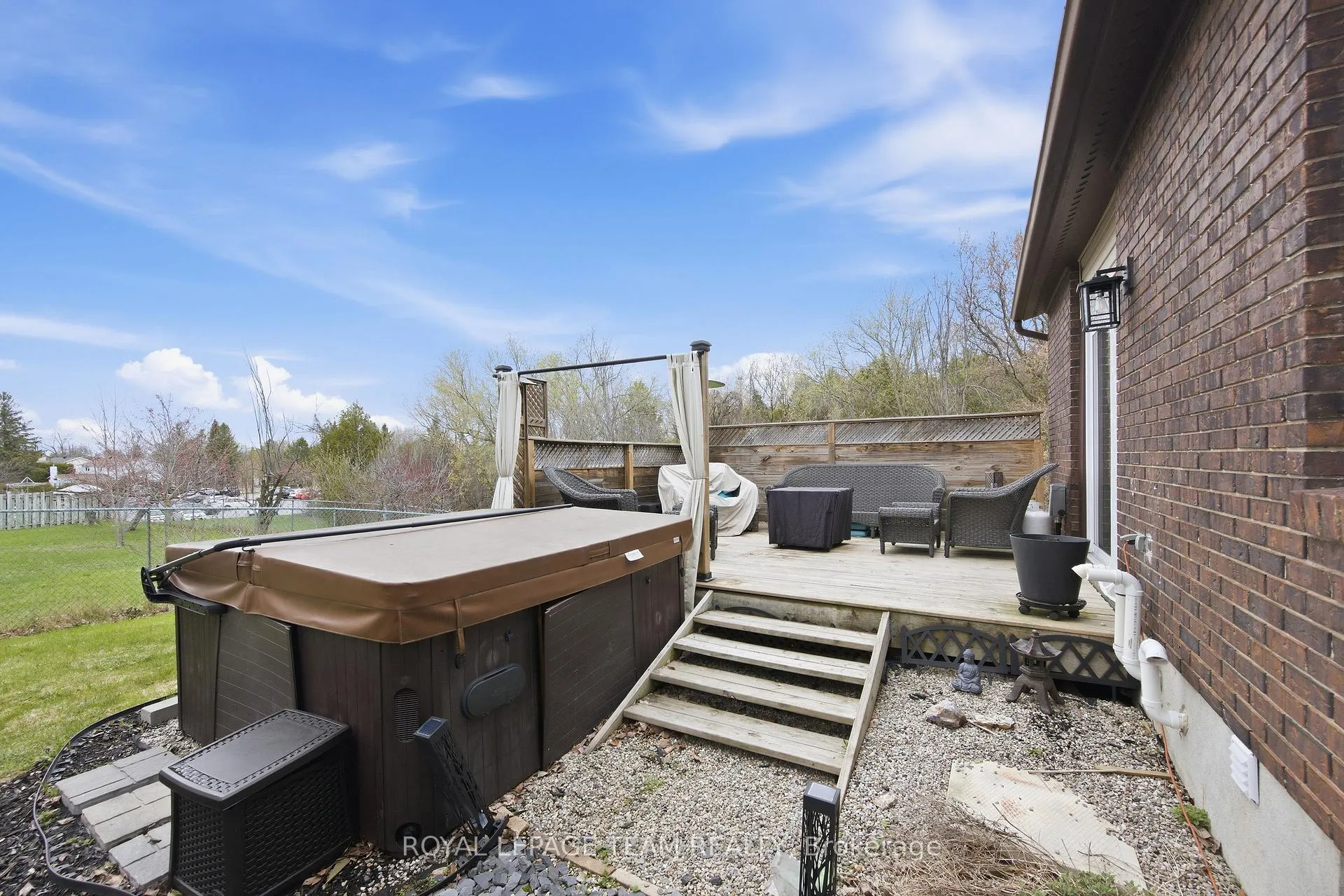 Photo 33 of 136 Malvern Drive, Ottawa, Barrhaven - Pheasant Run — HOMEH