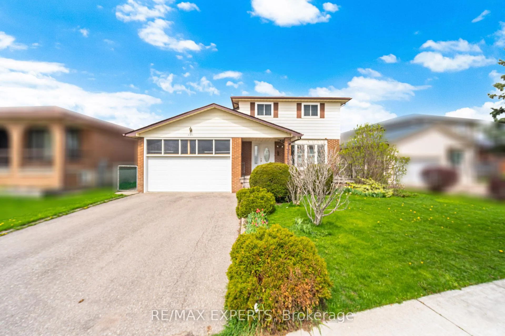 Photo 4 of 479 Louis Drive, Mississauga, Cooksville — HOMEH