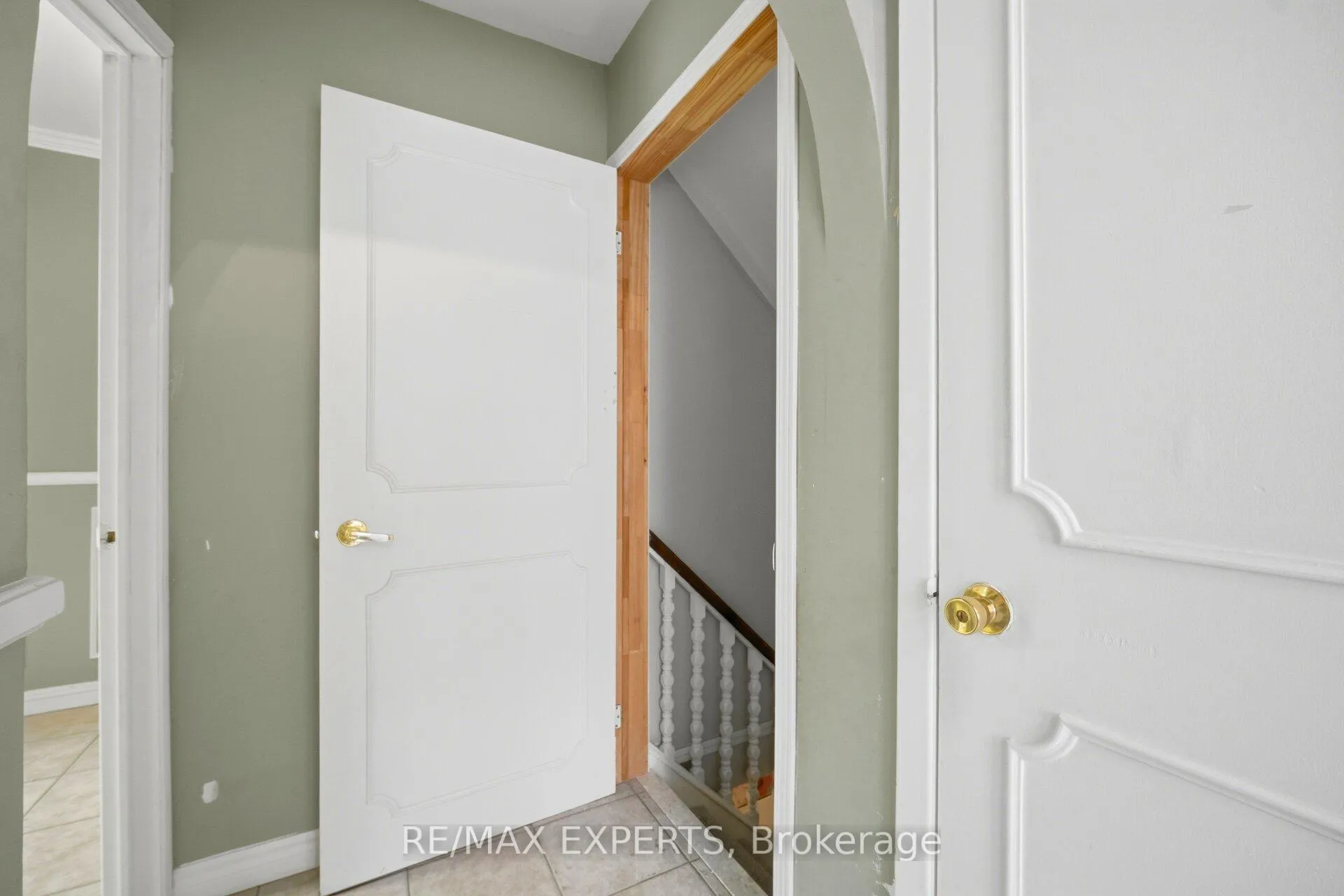 Photo 15 of 479 Louis Drive, Mississauga, Cooksville — HOMEH