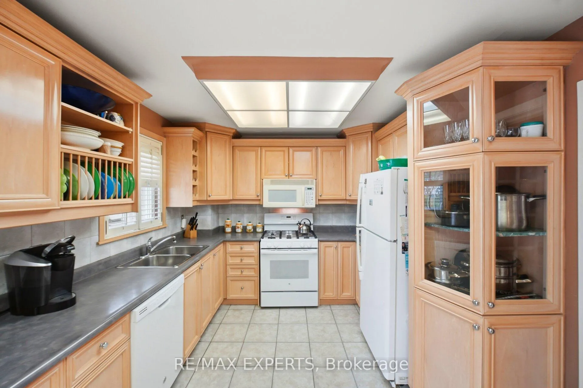 Photo 17 of 479 Louis Drive, Mississauga, Cooksville — HOMEH