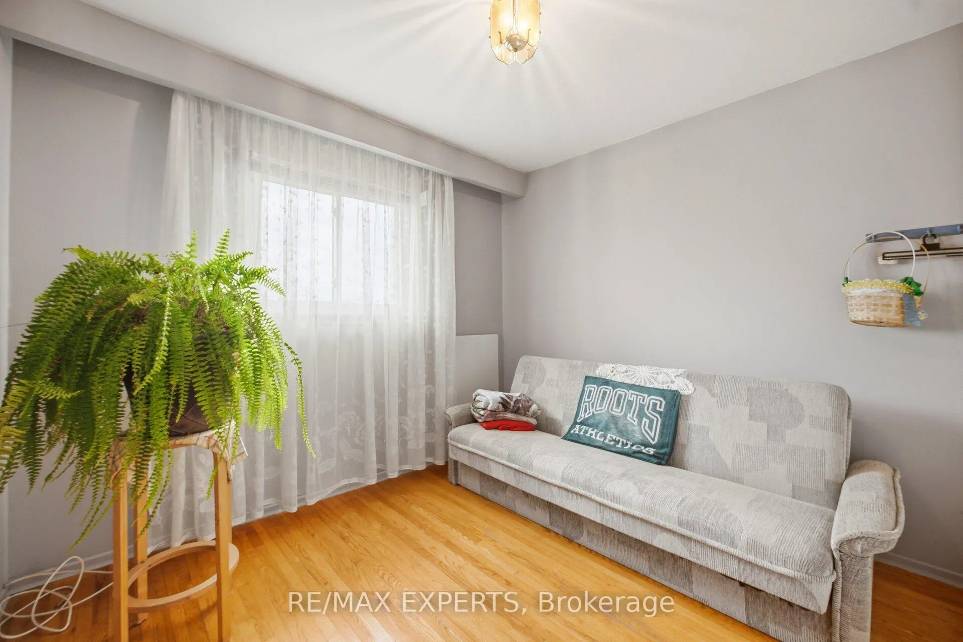 Photo 33 of 479 Louis Drive, Mississauga, Cooksville — HOMEH