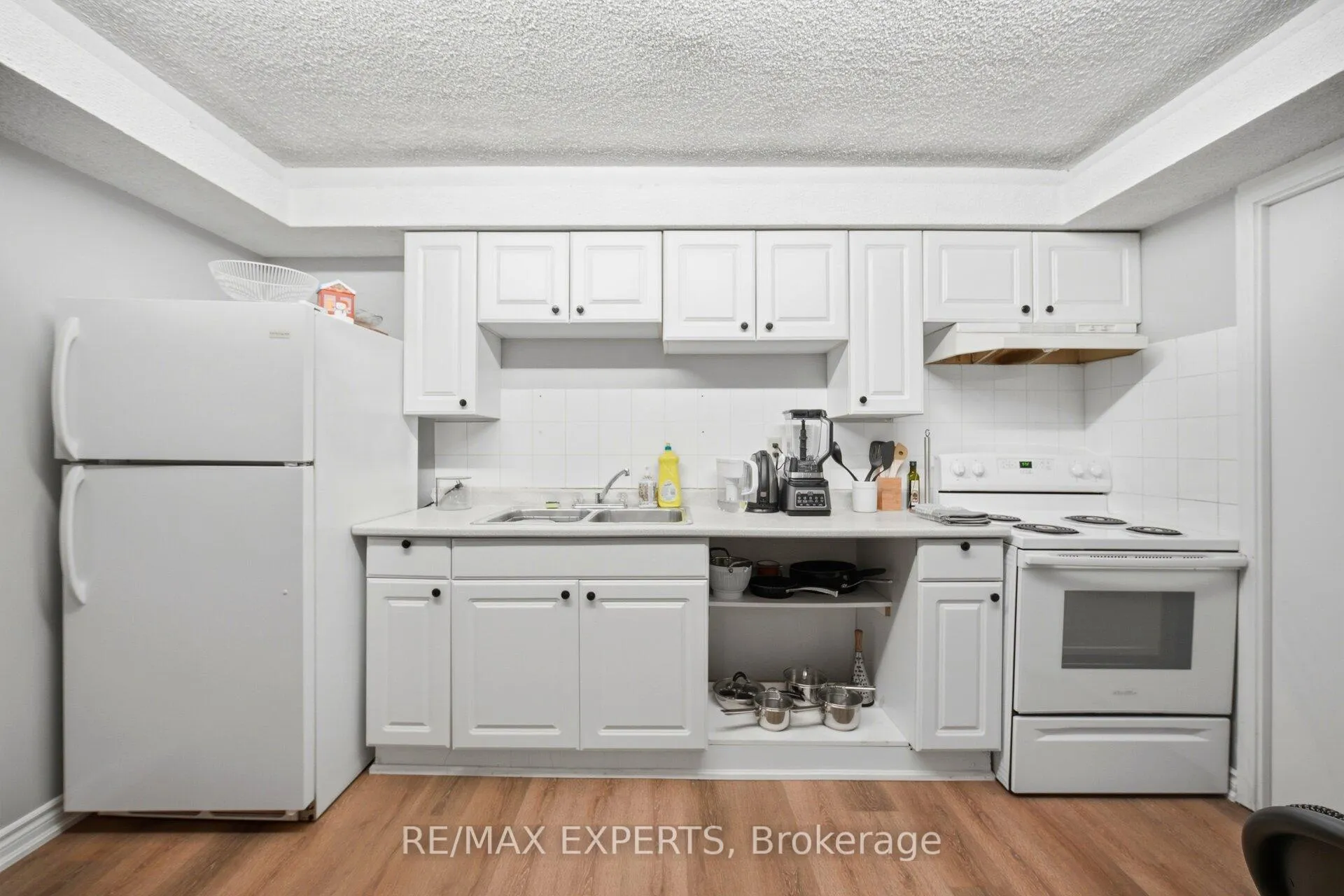 Photo 37 of 479 Louis Drive, Mississauga, Cooksville — HOMEH
